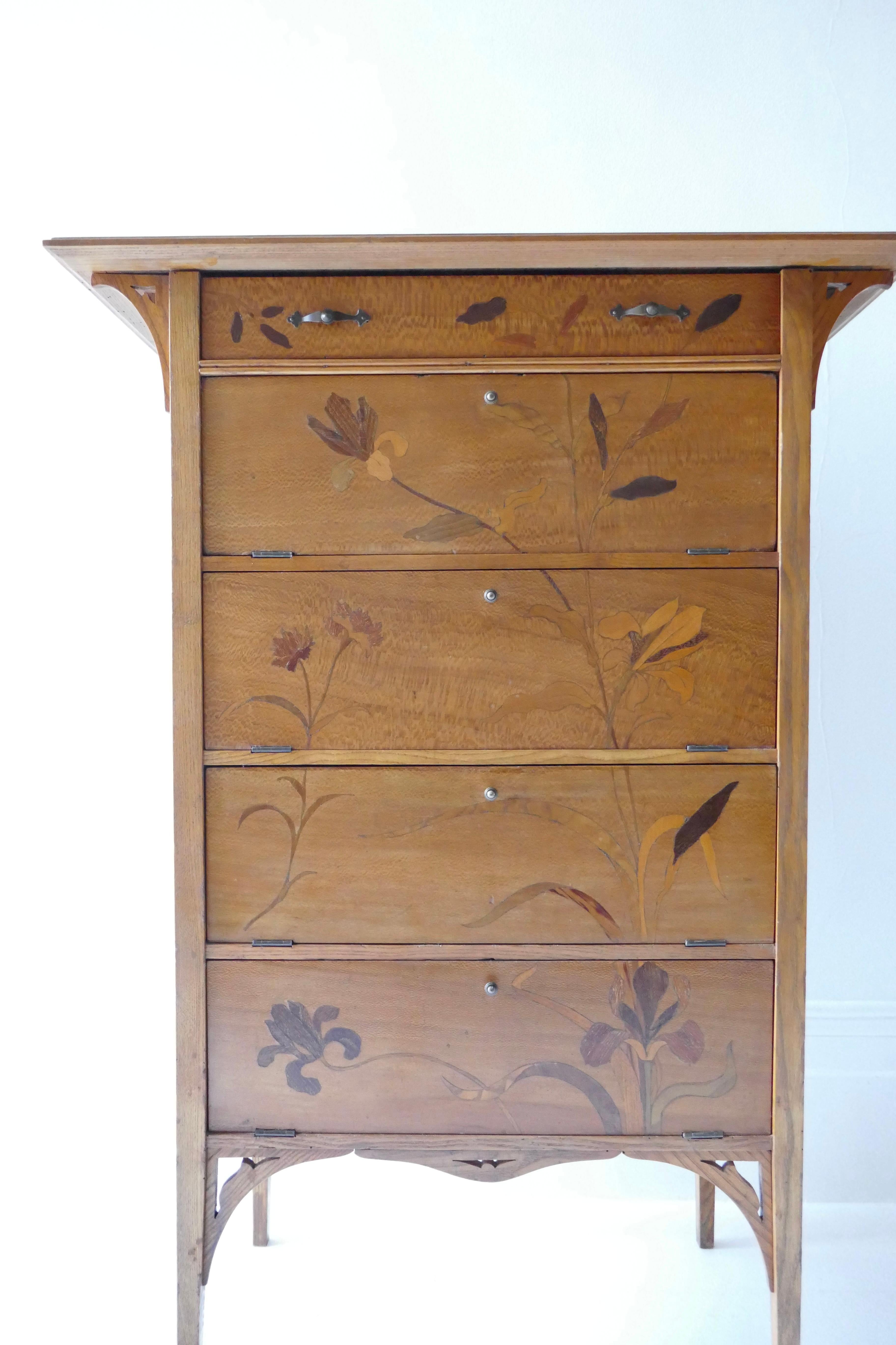 French Art Nouveau Ash Wood Chest of Drawer in the Style of Louis Majorelle, France