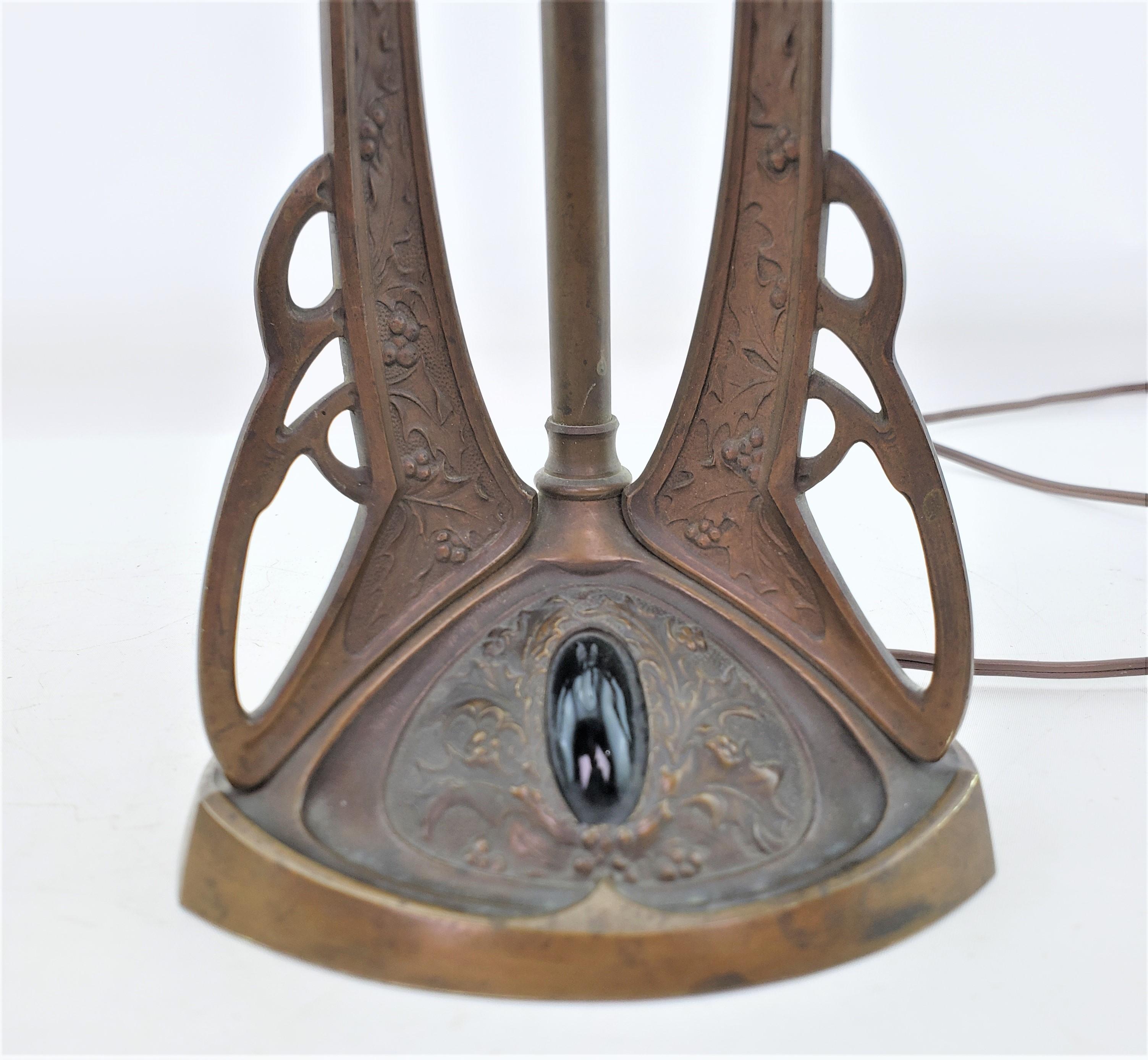 Jugendstil-Tischlampe aus österreichischer Bronze im Art nouveau-Stil mit Loetz-Schirm  im Angebot 12