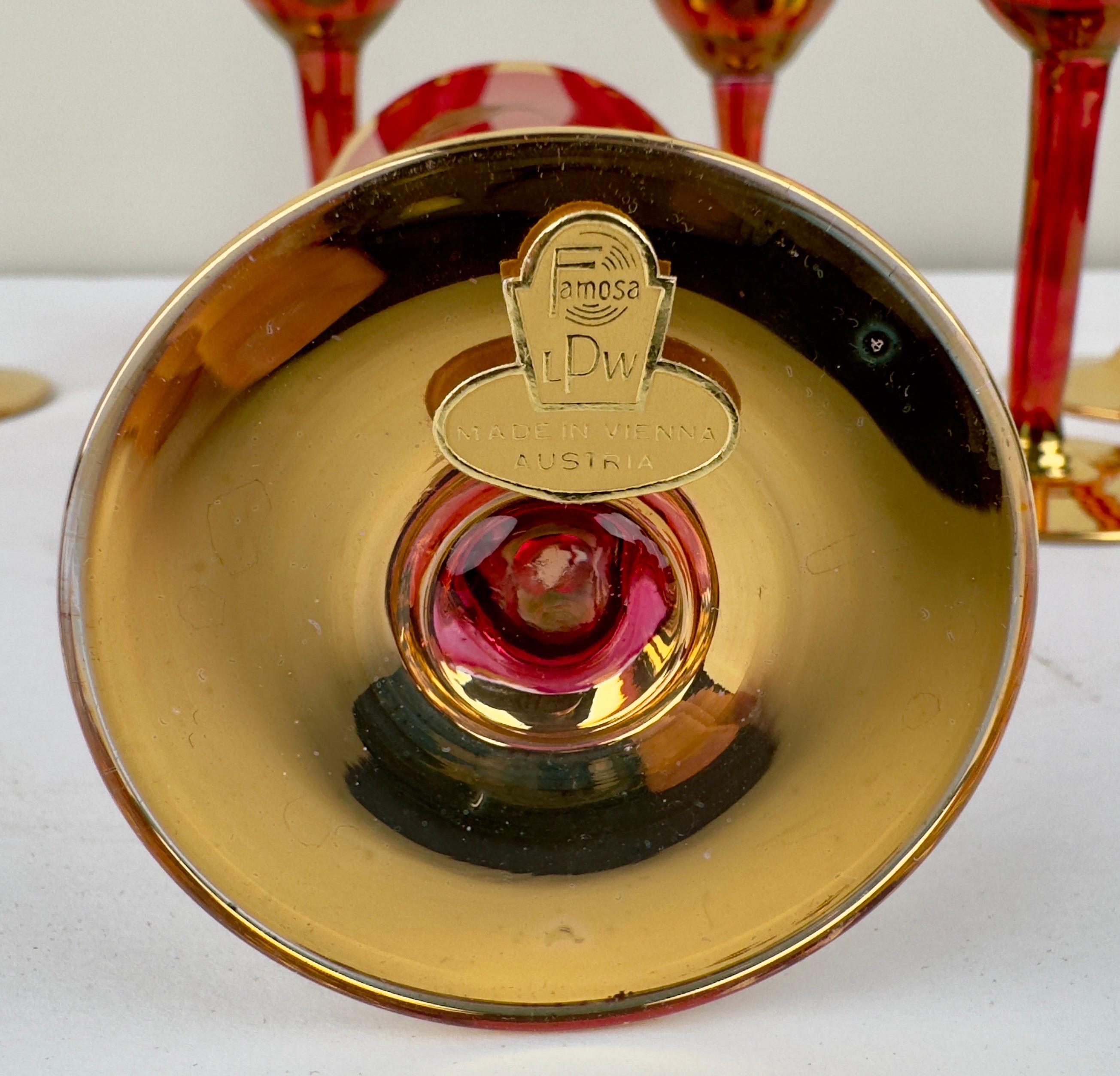 Verres à vin et carafe autrichiens Art Nouveau gravés en rubis et or 24 carats, ensemble de 7 en vente 2