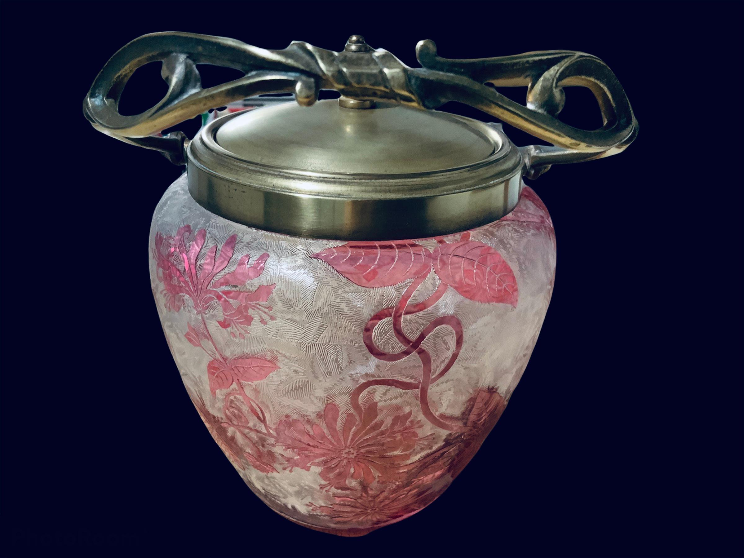 Art Nouveau Baccarat Crystal Cookie Lidded Jar/Bowl In Good Condition In Guaynabo, PR