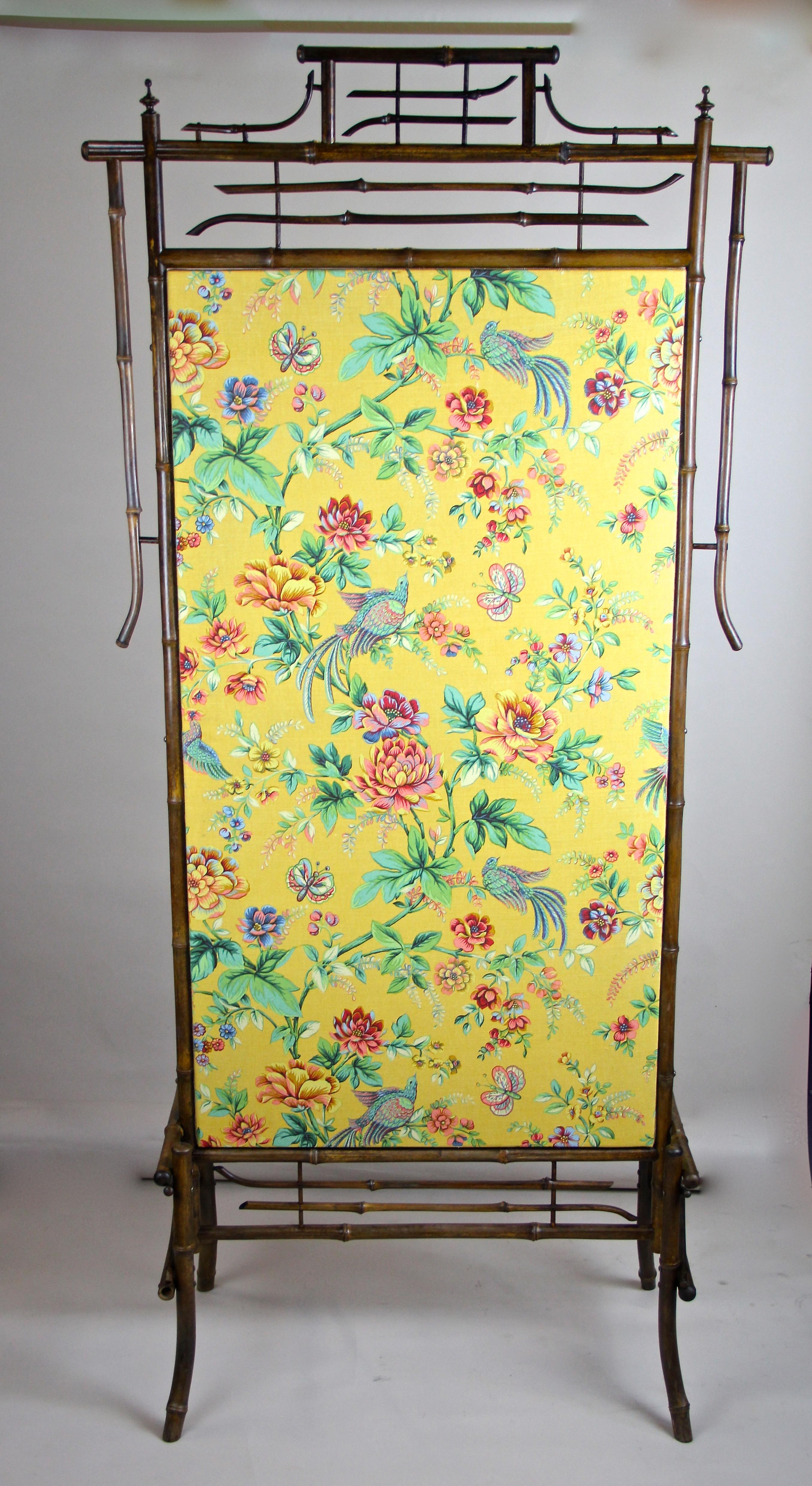 Art Nouveau Bamboo Screen with Baumann Fabric Art Nouveau, Austria, circa 1900 For Sale 2