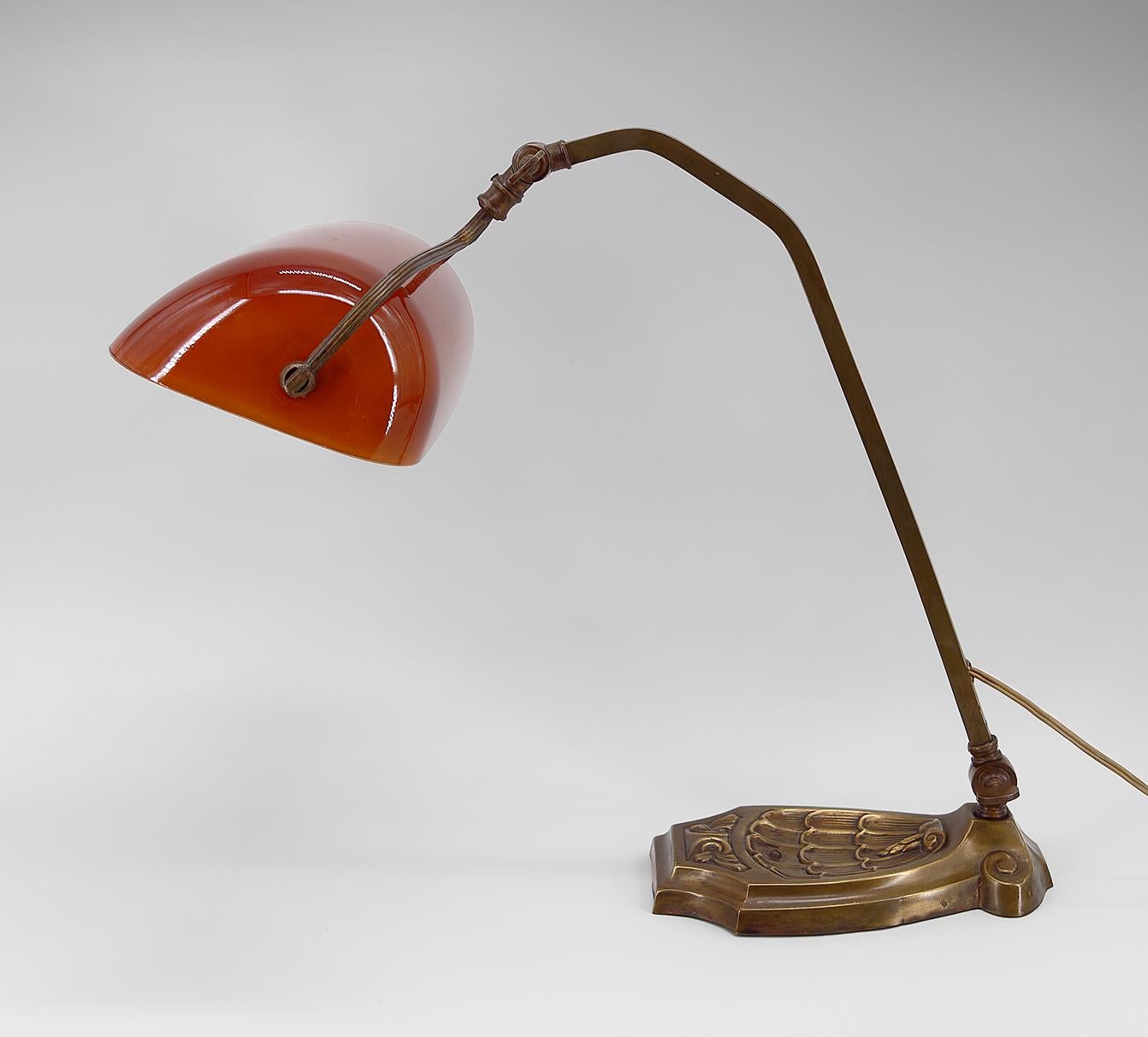Jugendstil-Bankierlampe mit rotem Opalin, Frankreich, um 1900 im Zustand „Gut“ im Angebot in VÉZELAY, FR