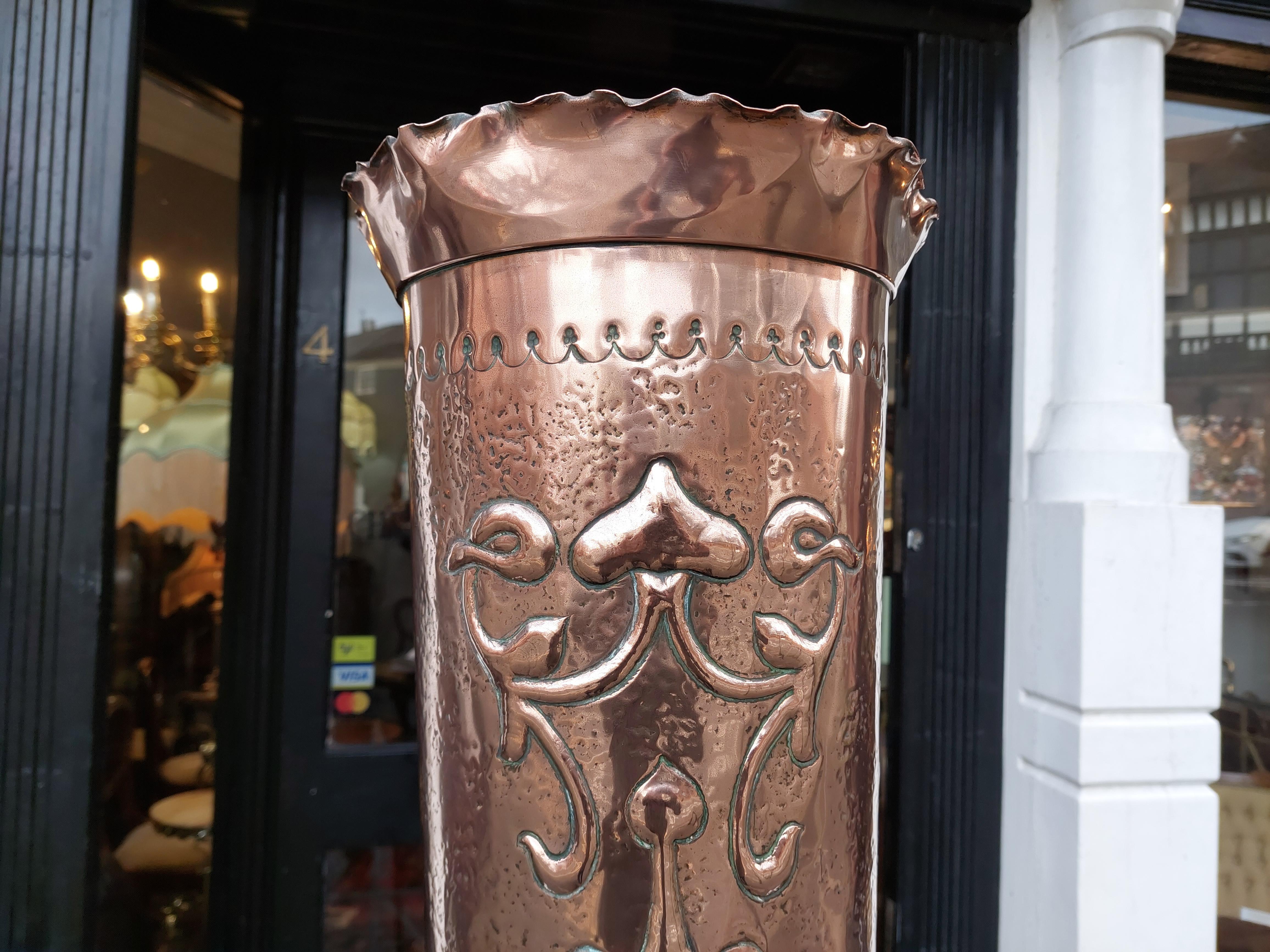 Rame Bastone e portaombrelli in rame battuto Art Nouveau in vendita
