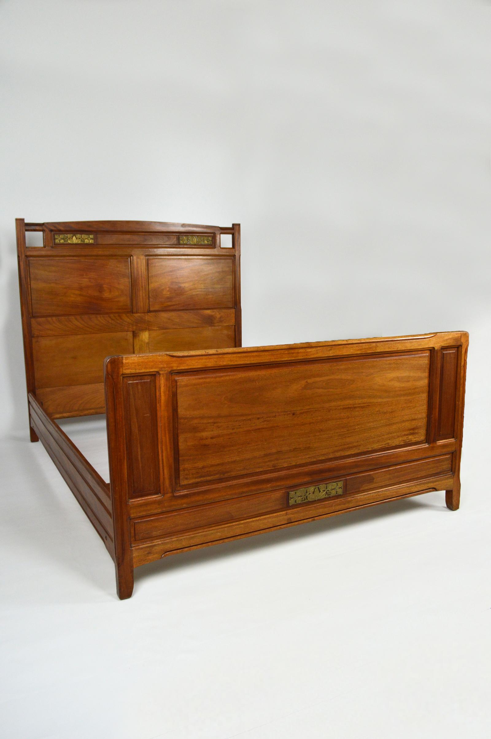 Art Nouveau Bed by Mathieu Gallerey in Mahogany, Clematis model, circa 1920 In Good Condition For Sale In VÉZELAY, FR
