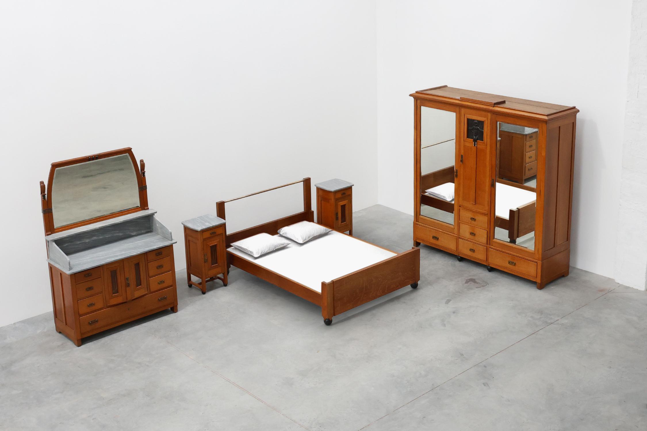 Art Nouveau bed frame attributed to De Coene, Belgium ca. 1905 For Sale 5