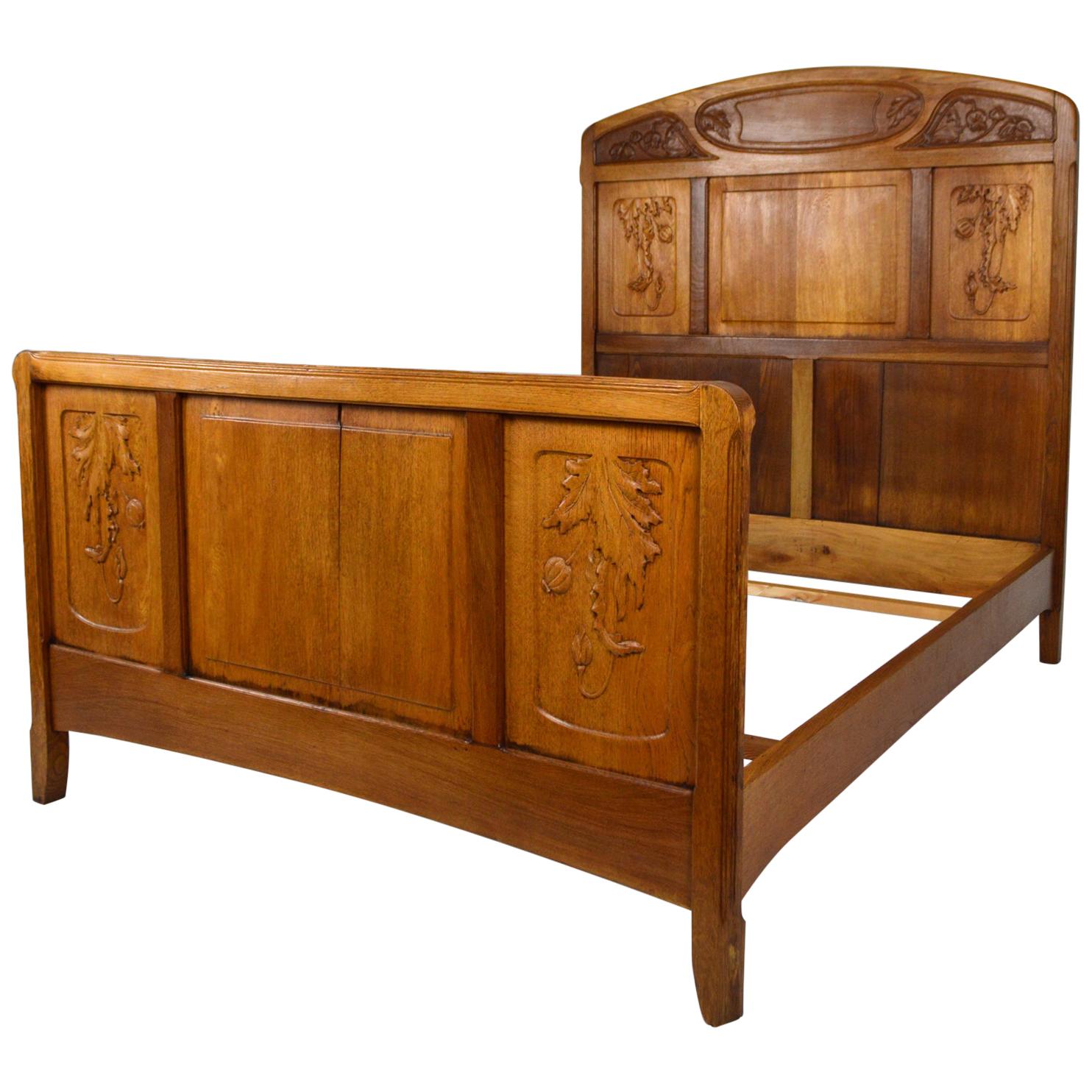 Art Nouveau Bed in Carved Oak, Opium Poppy Theme, France, circa 1910 For Sale