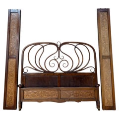 Jugendstil-Bett, um 1900, geschwungenes Holz, Kohn / Thonet zugeschrieben