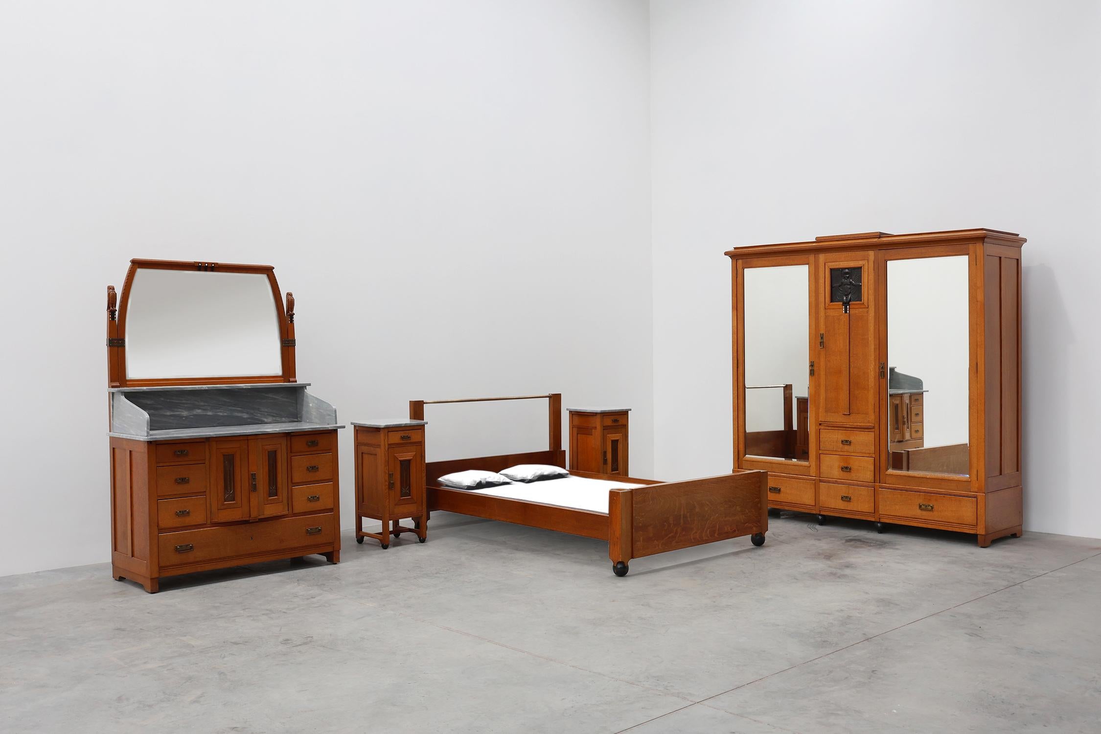 Belgium / 1905 / bedroom set / De Coene / Geo Verbanck / oak, copper, marble / Art Deco / Art Nouveau

A stylish Art Nouveau bedroom set most likely designed by De Coene, Kortrijk with artwork (sculptures and copper plaquettes) by the Belgian artist
