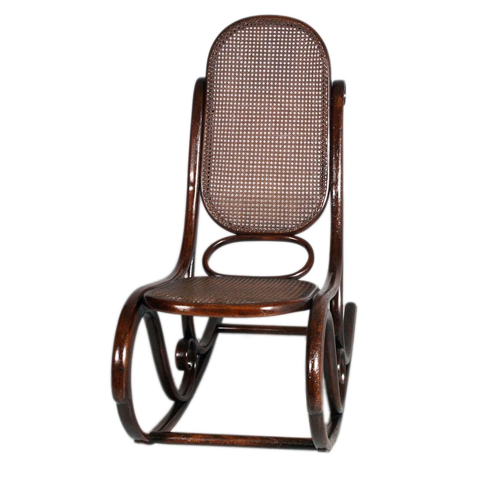 Silla mecedora Art Nouveau de haya y tejido de Jacob and Josef Kohn.
Pulido con cera.

Jacob and Josef Kohn, también conocido como J. & J. Kohn, fue un fabricante de muebles y diseñador de interiores austriaco afincado en Viena.

Jacob Kohn
