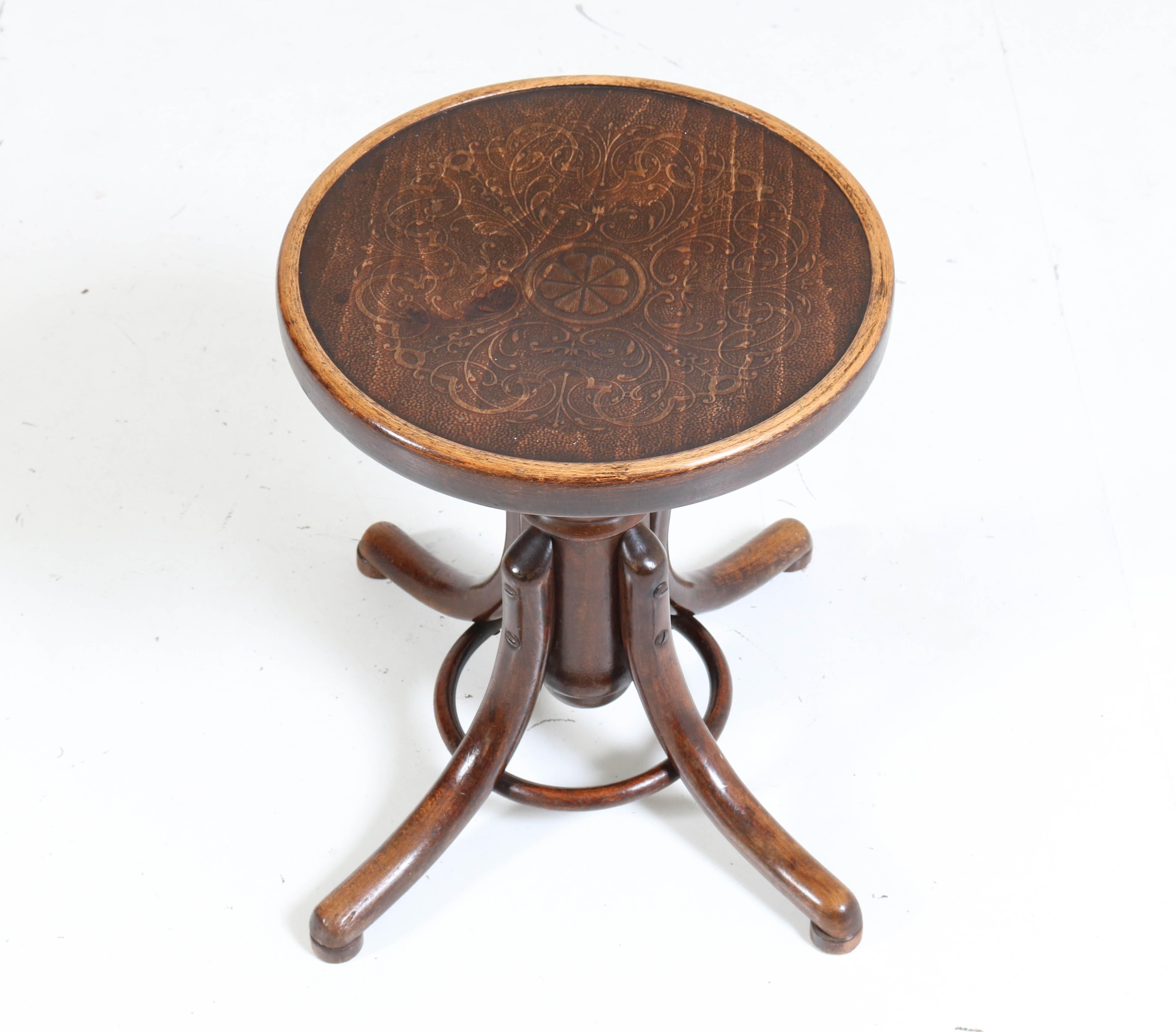 Art Nouveau Beech Bentwood Revolving Stool by Thonet Austria, circa 1910 In Good Condition In Amsterdam, NL