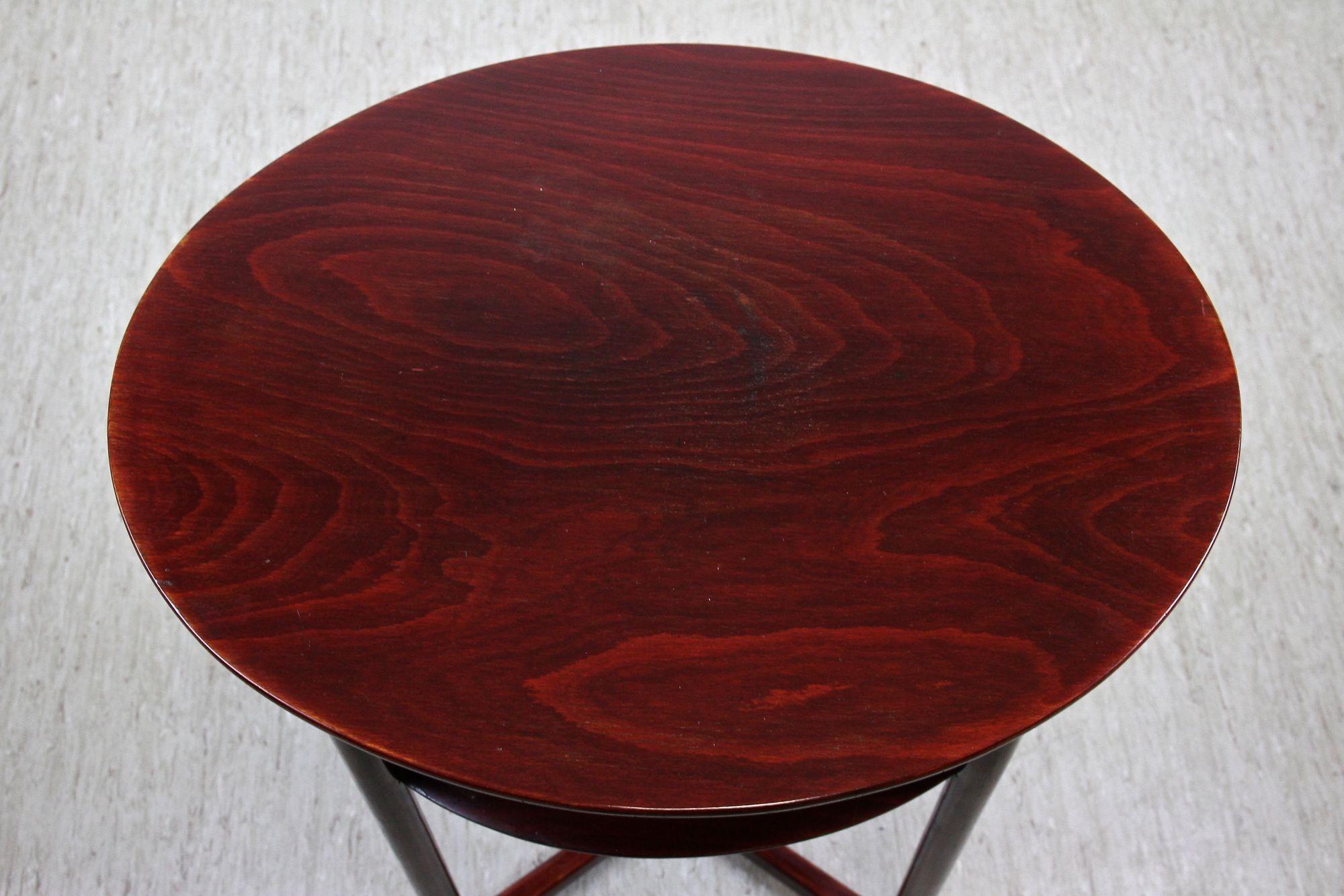 Art Nouveau Beechwood Side Table by J. Hoffmann for J & J Kohn, Austria ca. 1910 For Sale 3