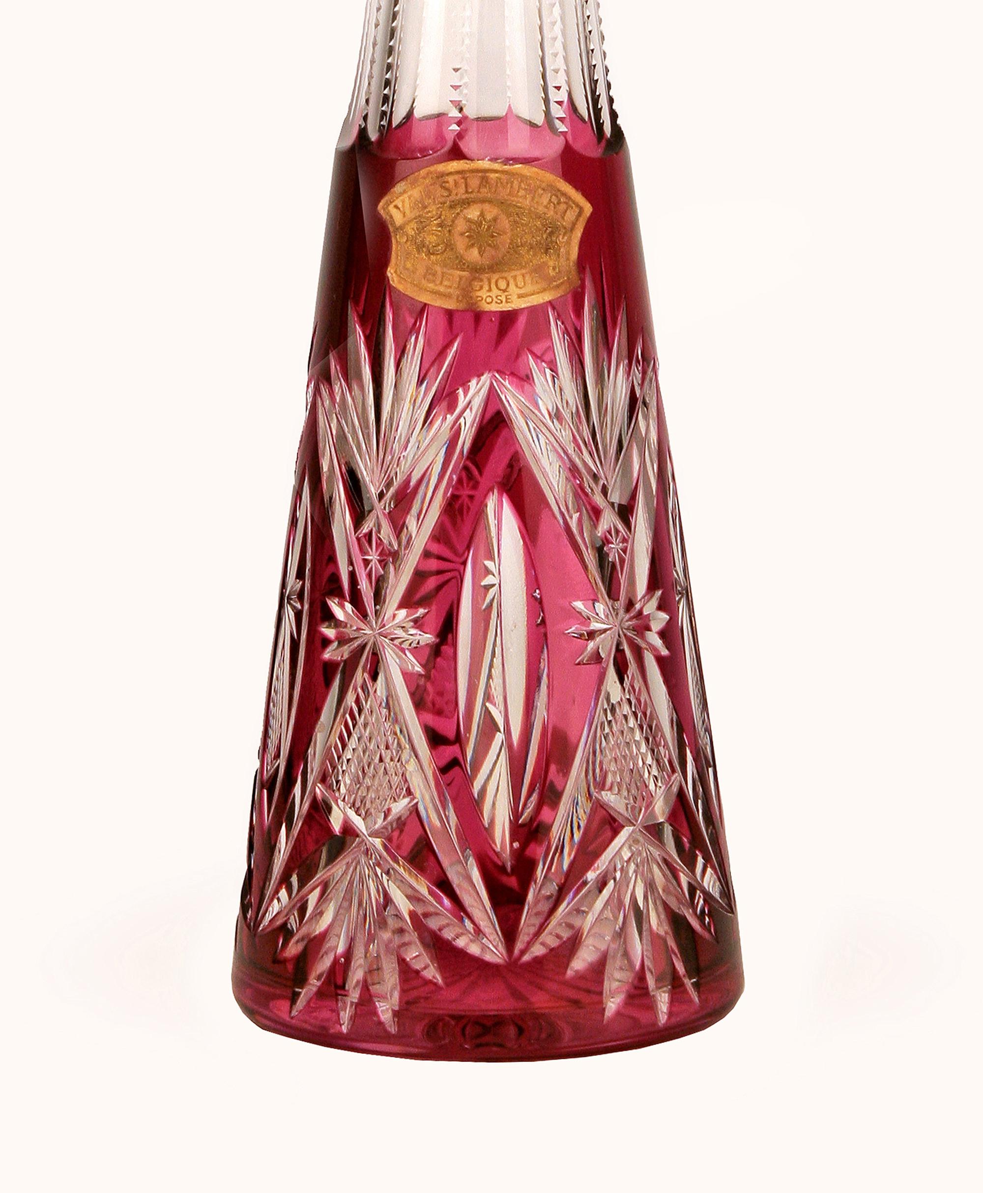 Realizzato con acquaforte Bottiglia di vetro carminio tagliato Art Nouveau belga/Decanter per vino di Val Saint Lambert in vendita