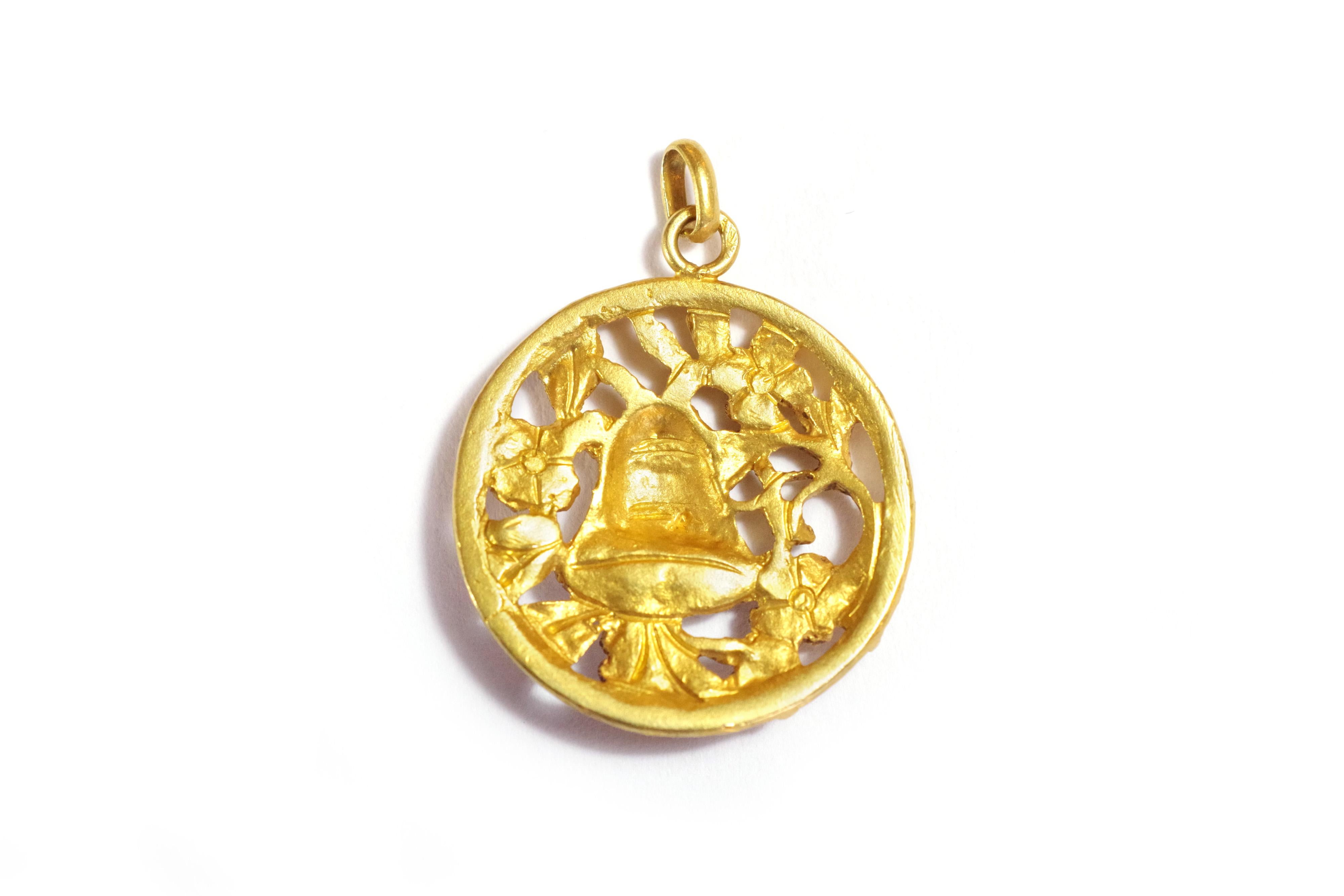 Art Nouveau Bell Gold Medal in 18 Karat Yellow Gold For Sale 2