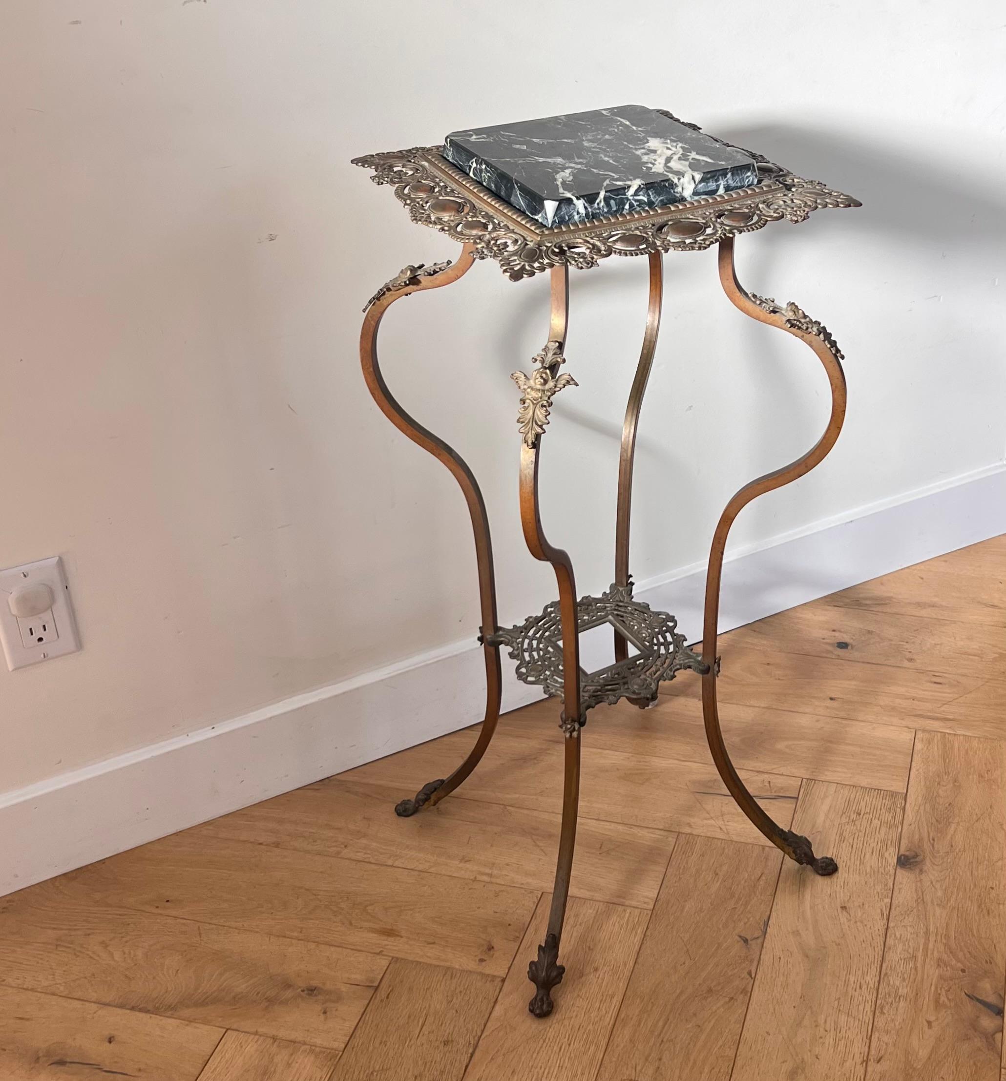 Victorian brass and marble pedestal jardinière side table, late 19th c  For Sale 7