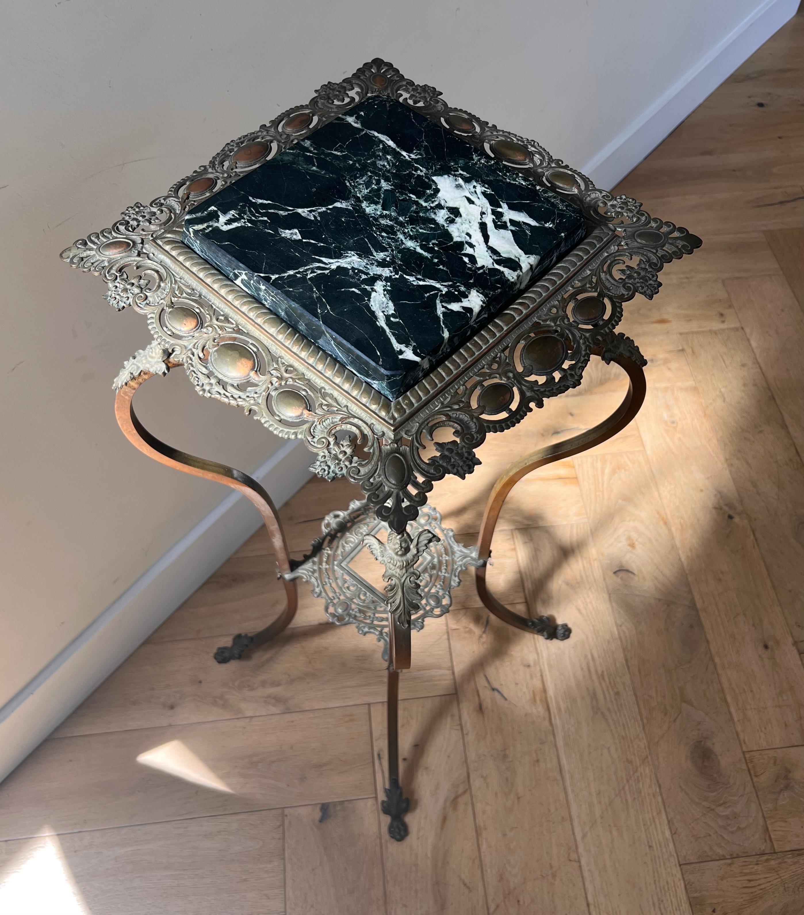 Victorian brass and marble pedestal jardinière side table, late 19th c  For Sale 8