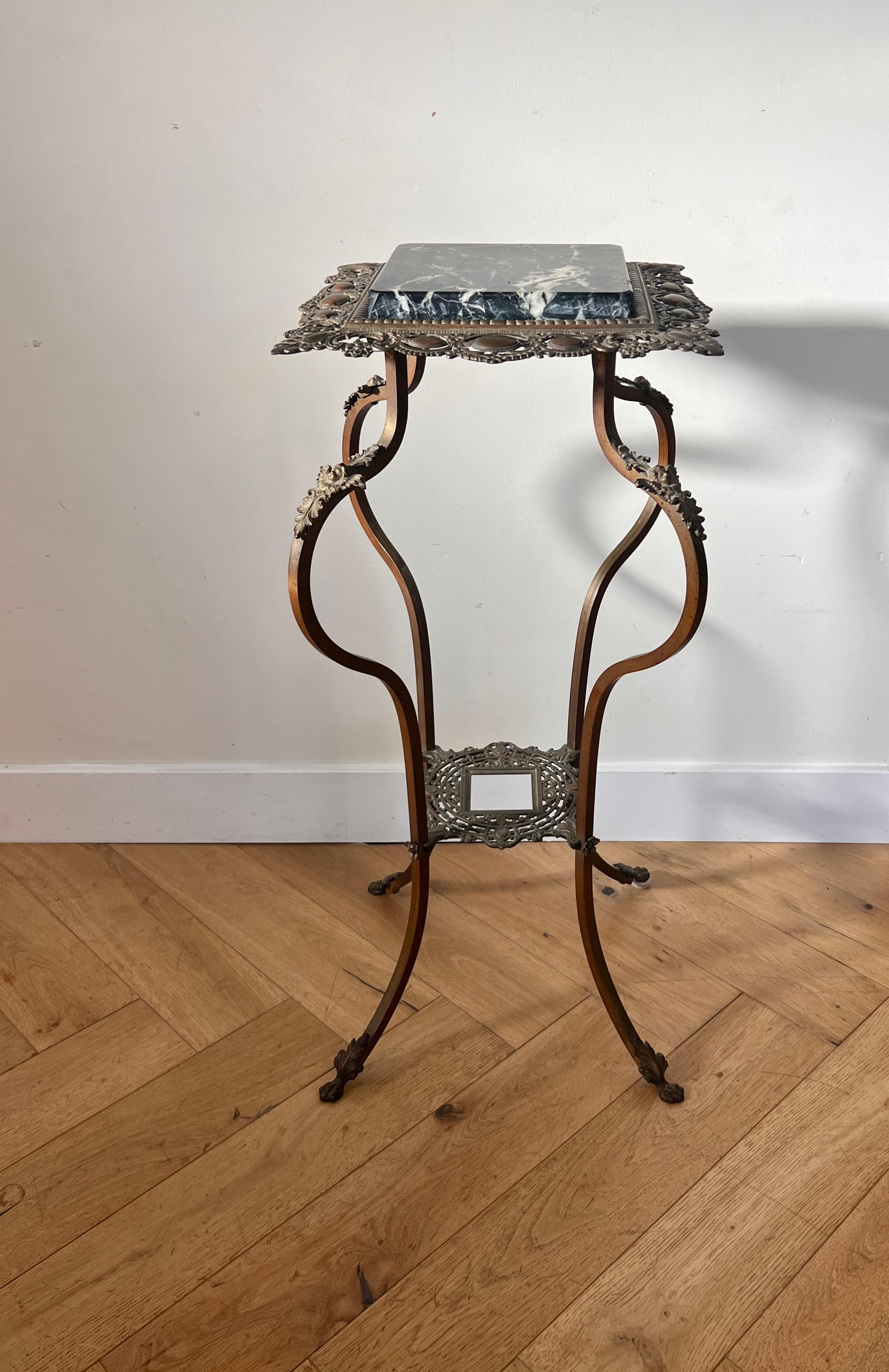 Marble Victorian brass and marble pedestal jardinière side table, late 19th c  For Sale