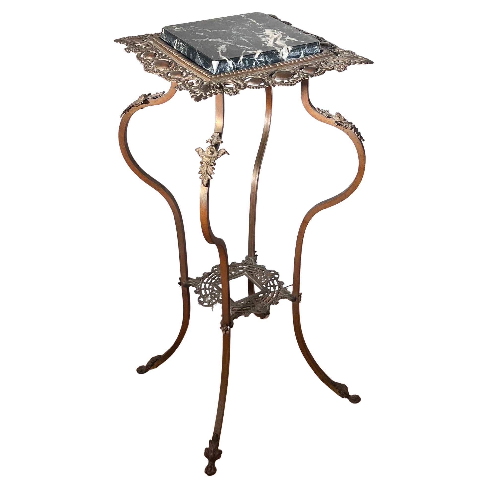 Table d'appoint jardinière victorienne à piédestal en laiton et marbre, fin du 19e s. 