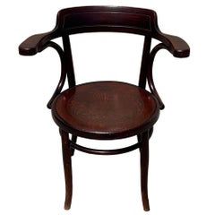 Chaise de bureau Art nouveau en chêne courbé, avec assise ornée d'un motif de coquillage sculpté, signée Fischel