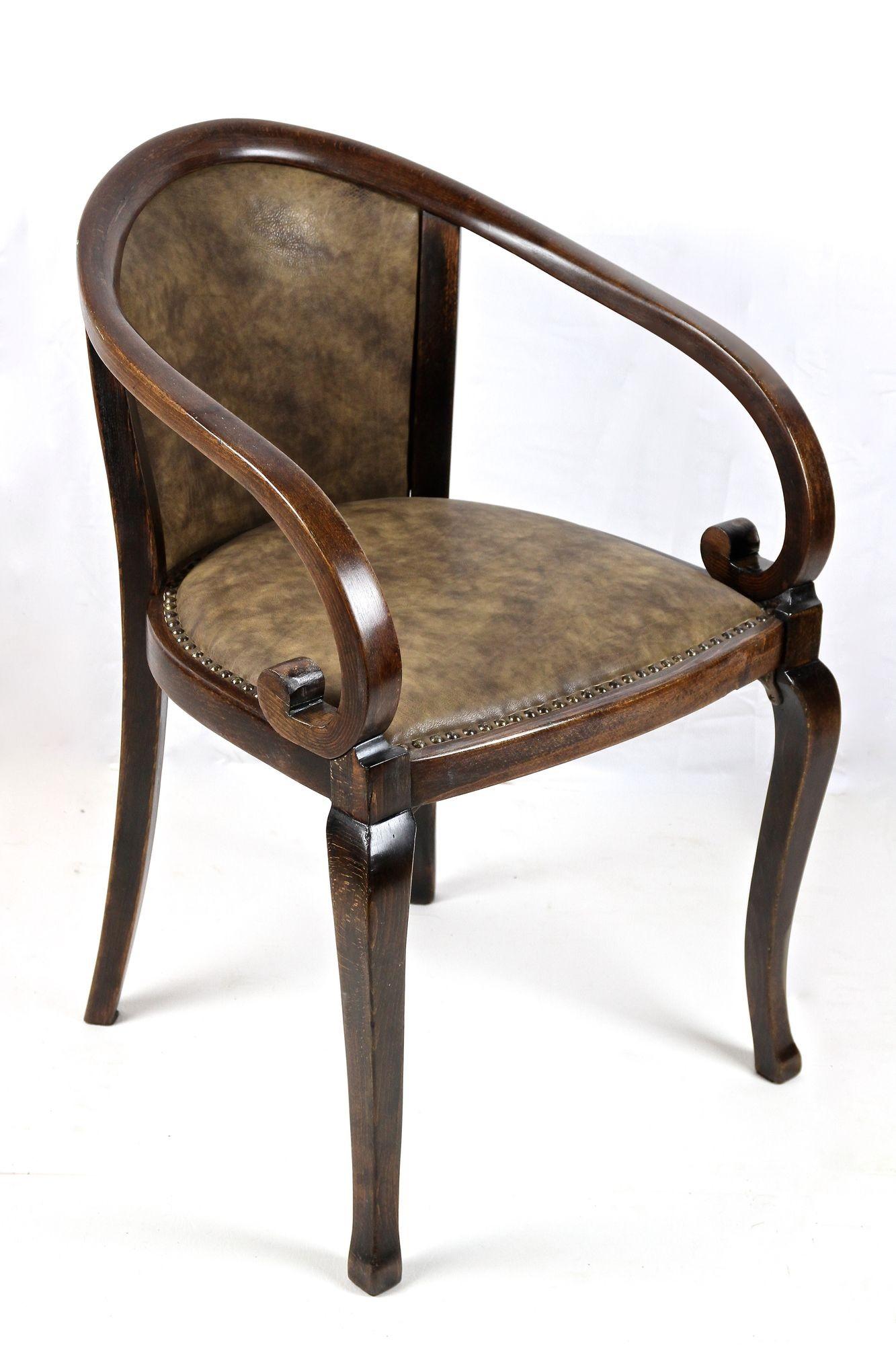 Art Nouveau Bentwood Armchair by Thonet, Late 19th Century, Austria, circa 1895 For Sale 8