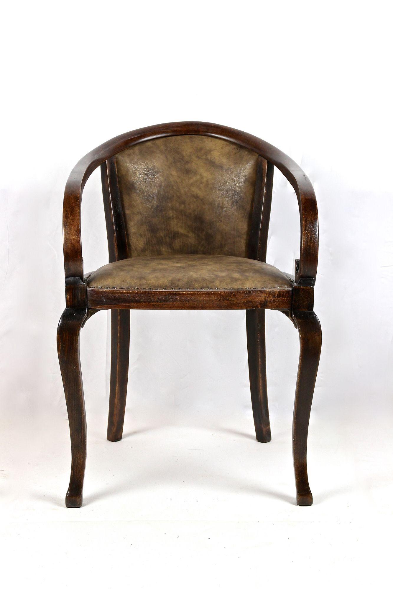 Art Nouveau Bentwood Armchair by Thonet, Late 19th Century, Austria, circa 1895 In Good Condition For Sale In Lichtenberg, AT