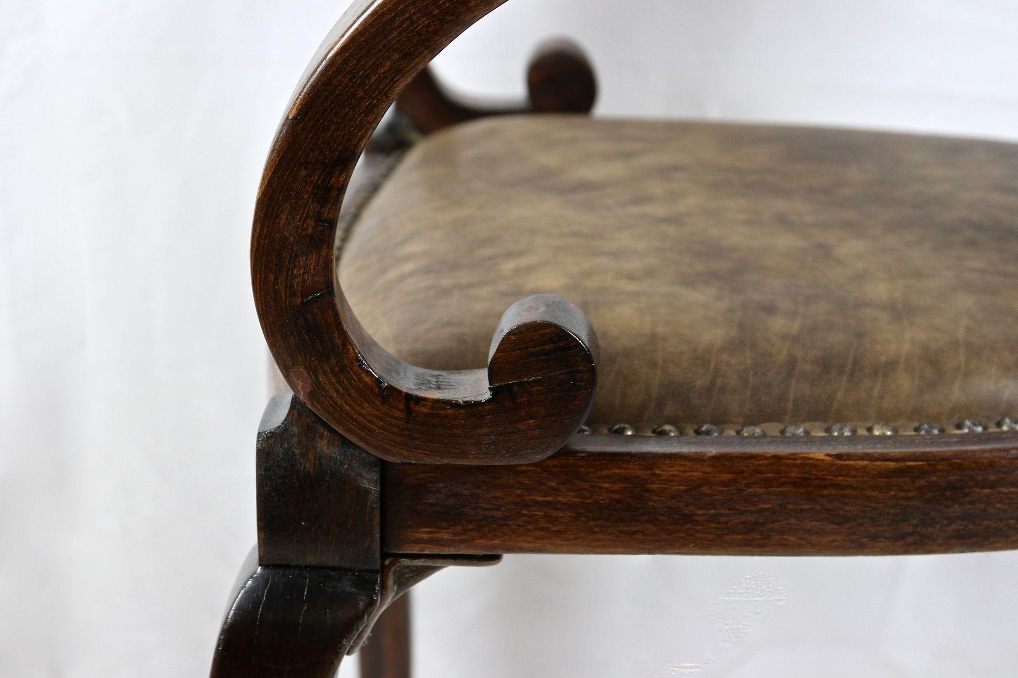 Art Nouveau Bentwood Armchair by Thonet, Late 19th Century, Austria, circa 1895 For Sale 3