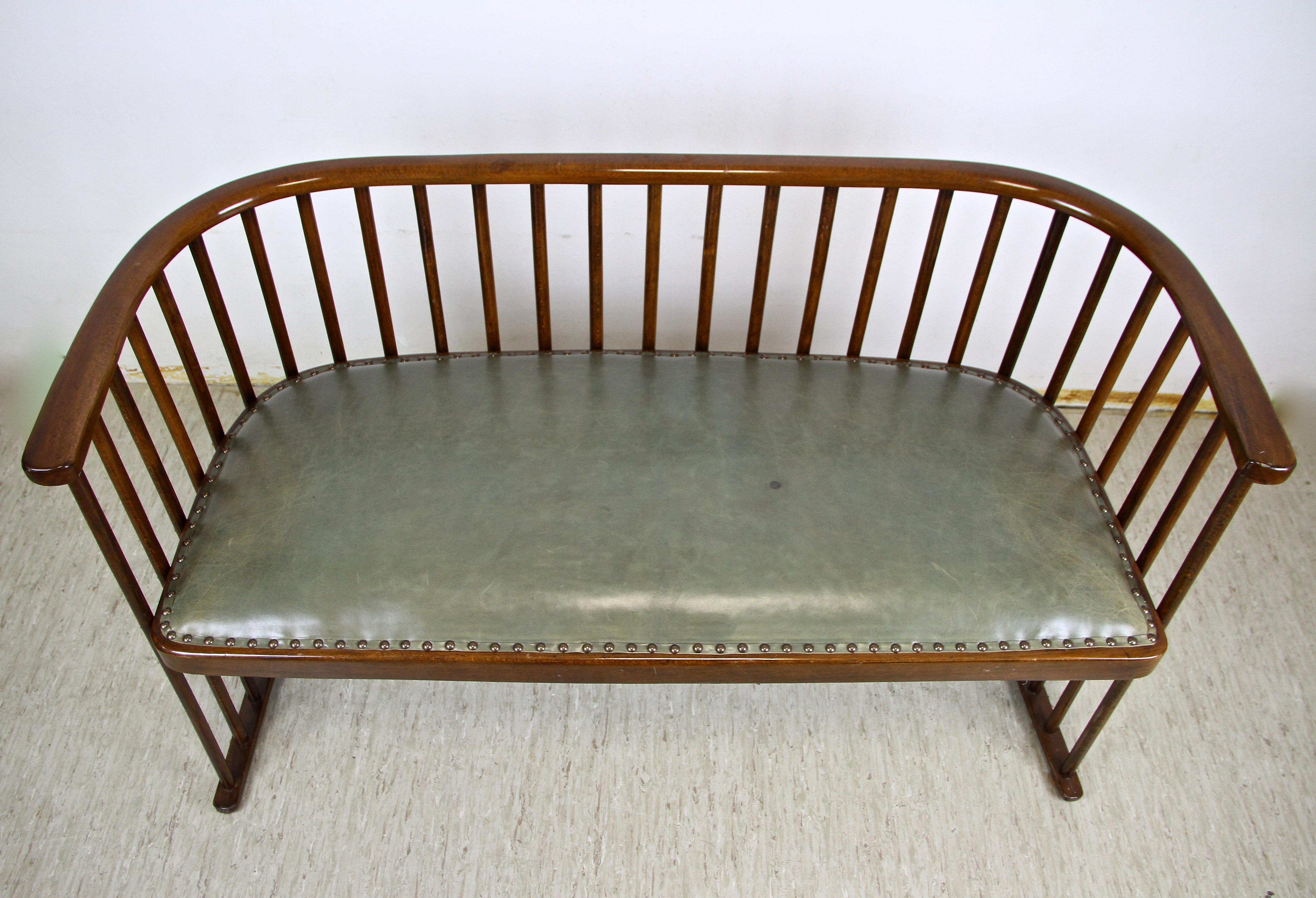 Austrian Art Nouveau Bentwood Bench by Josef Hoffmann for J&J Kohn, Austria, circa 1905