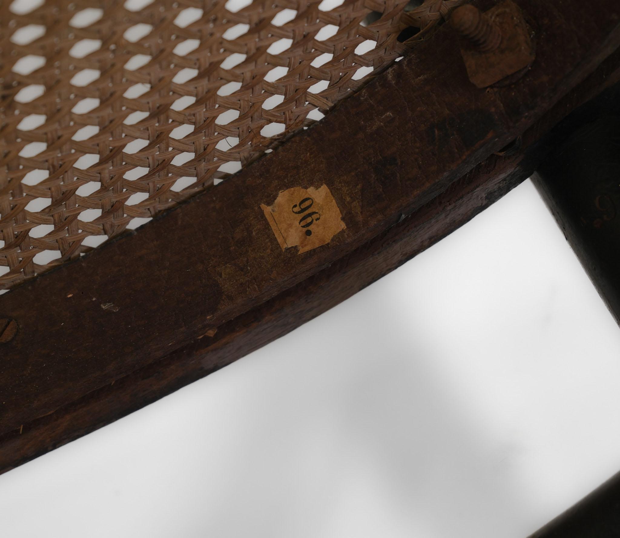 Banc Art Nouveau en bois cintré ébénisé vers 1900 en vente 10