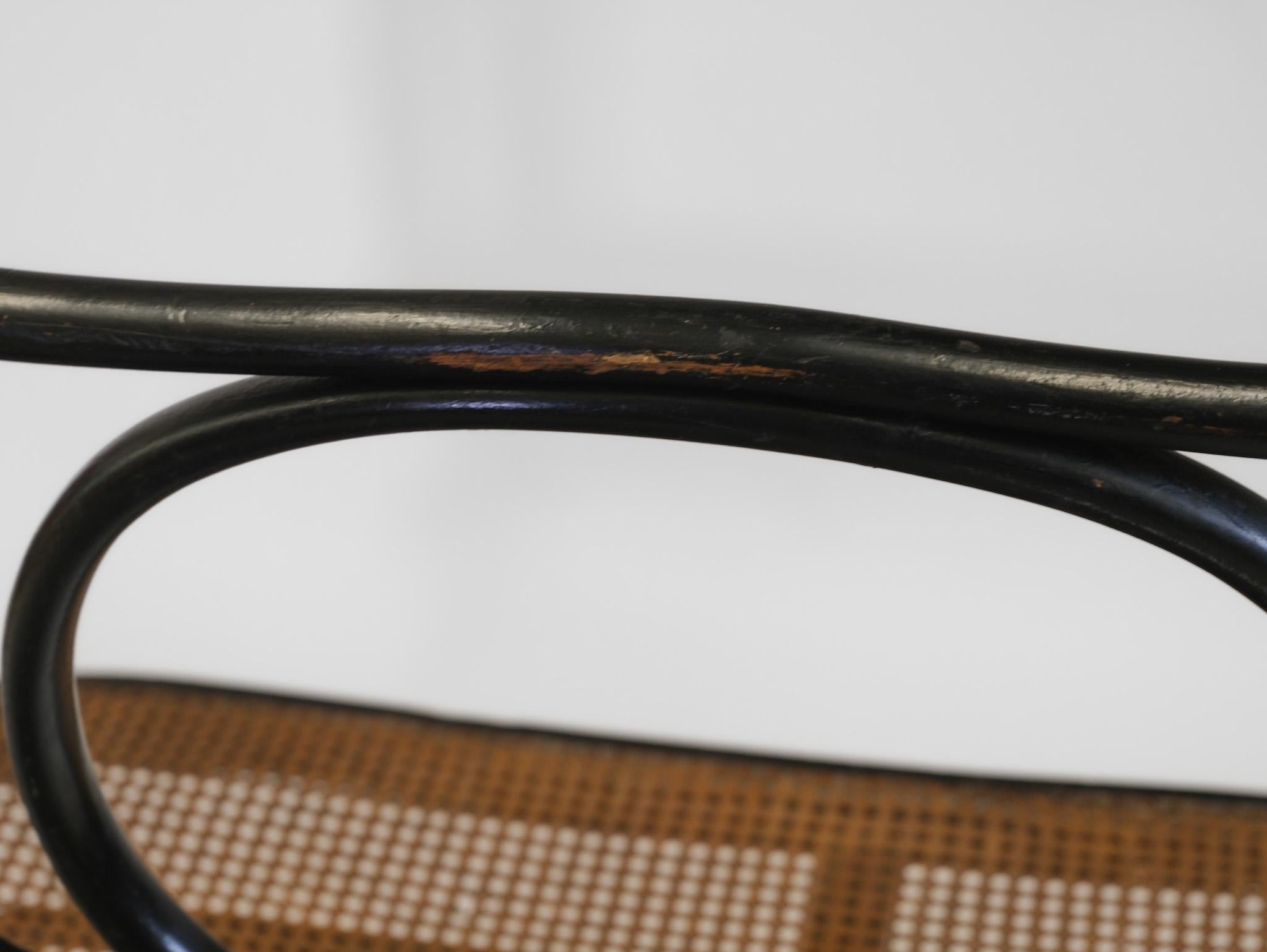 Banc Art Nouveau en bois cintré ébénisé vers 1900 en vente 12