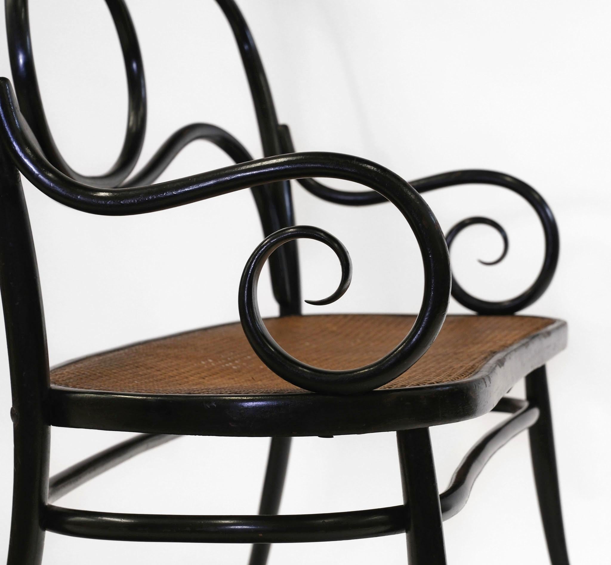Banc Art Nouveau en bois cintré ébénisé vers 1900 Bon état - En vente à Norwich, GB