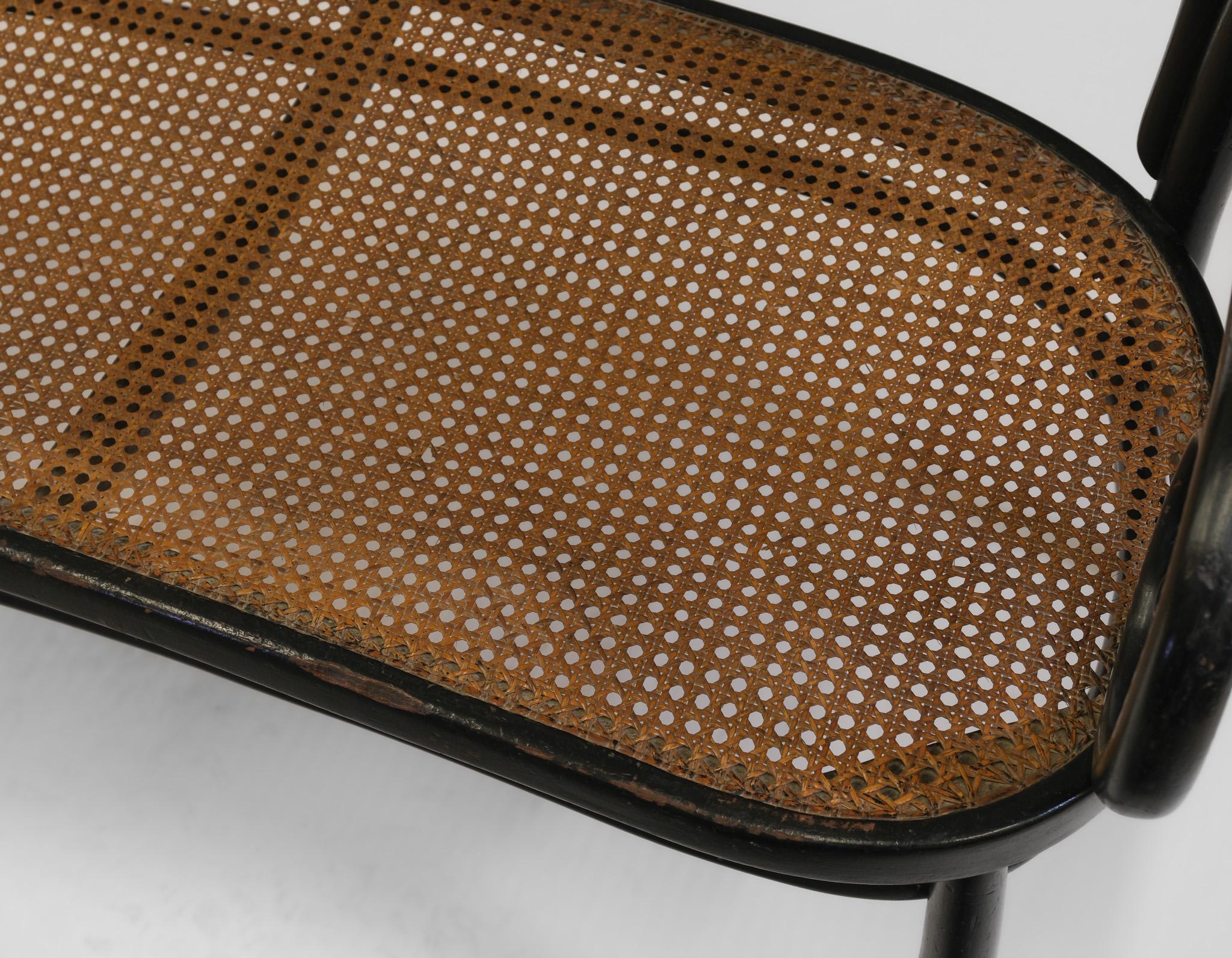 Banc Art Nouveau en bois cintré ébénisé vers 1900 en vente 3