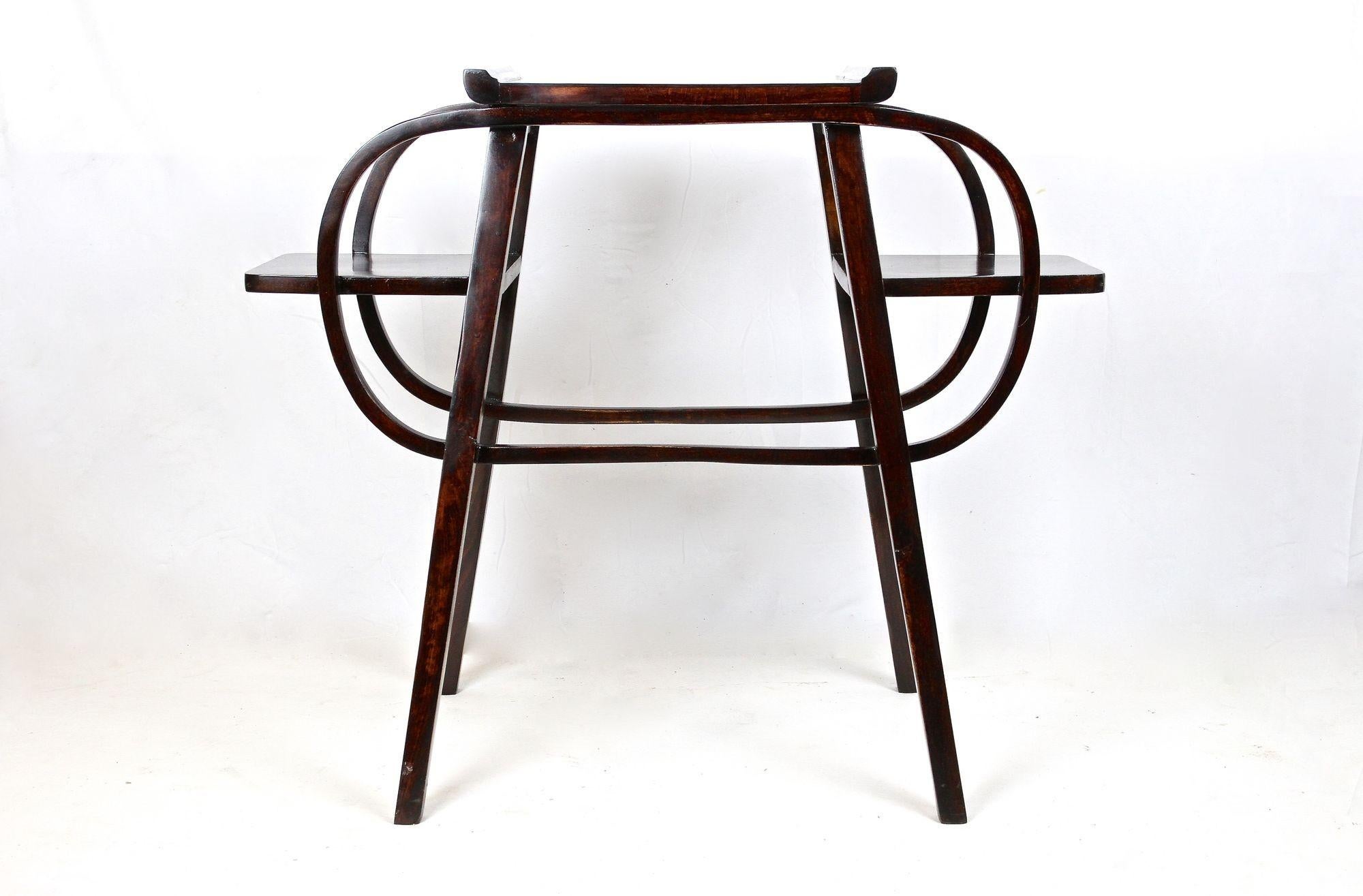 Estantería/mesita auxiliar/pedestal de flores Art Nouveau de madera curvada, Austria ca. 1905 en venta 4
