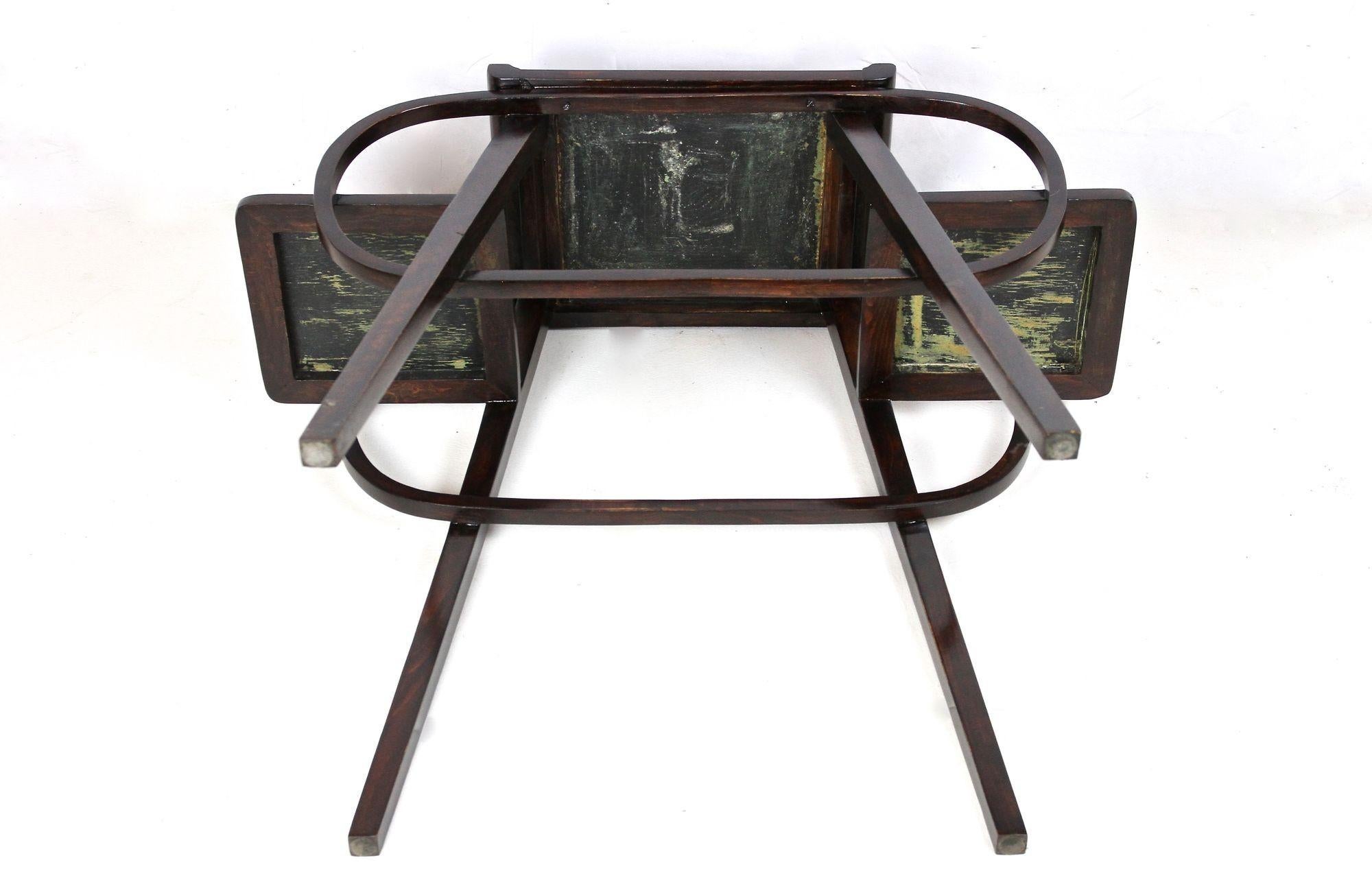 Estantería/mesita auxiliar/pedestal de flores Art Nouveau de madera curvada, Austria ca. 1905 en venta 7