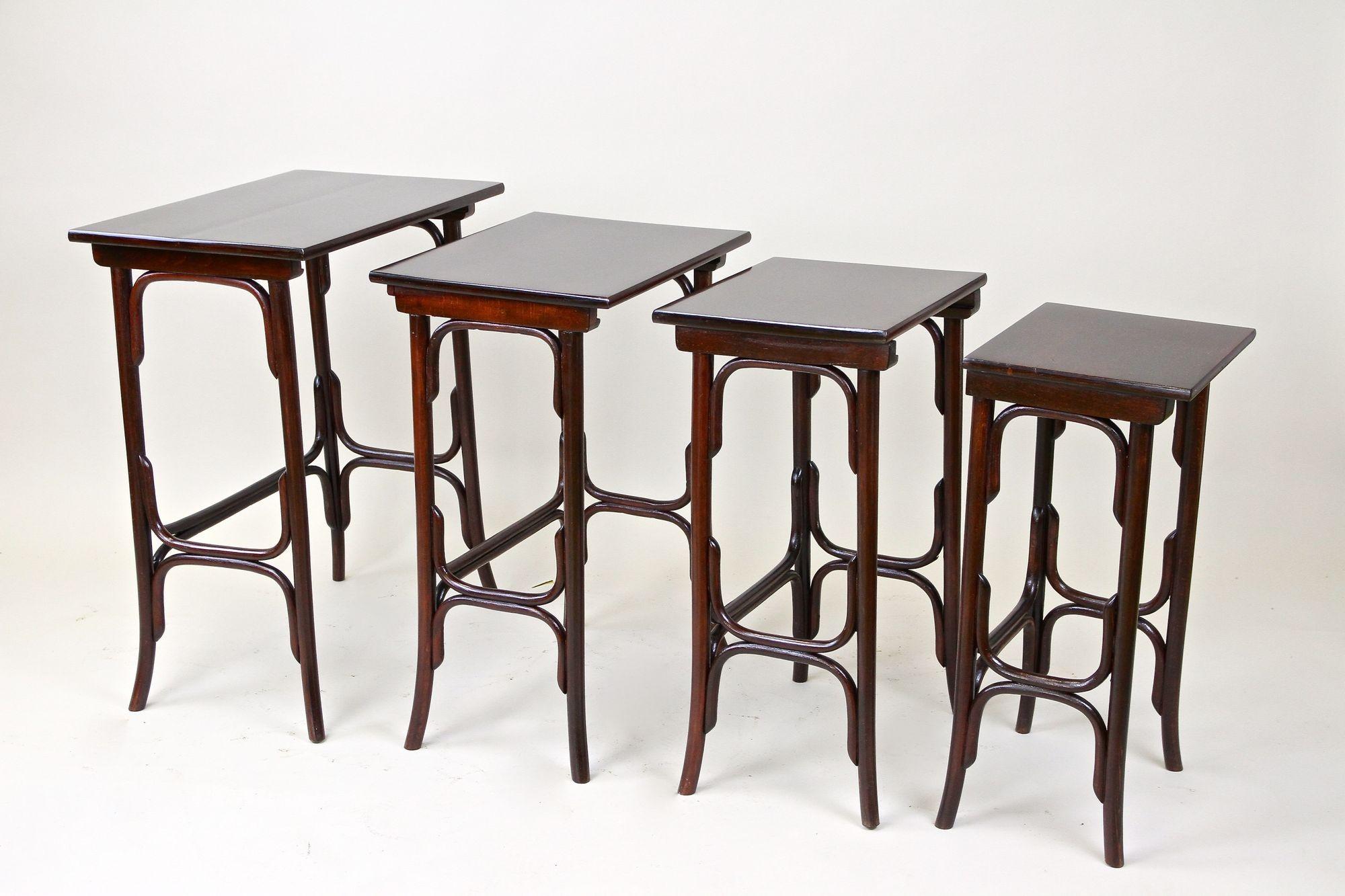Art Nouveau Bentwood Nesting Tables by Thonet, Marked, Austria circa 1905 In Good Condition For Sale In Lichtenberg, AT