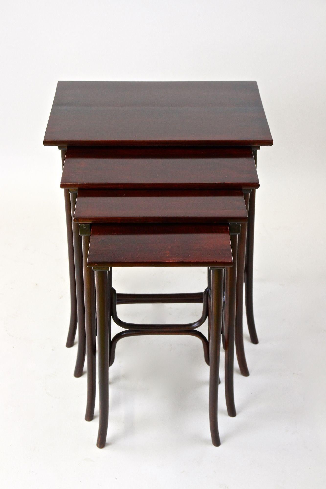 Jugendstil Nischentische aus Bugholz von Thonet, Markiert, Österreich um 1905 (20. Jahrhundert) im Angebot