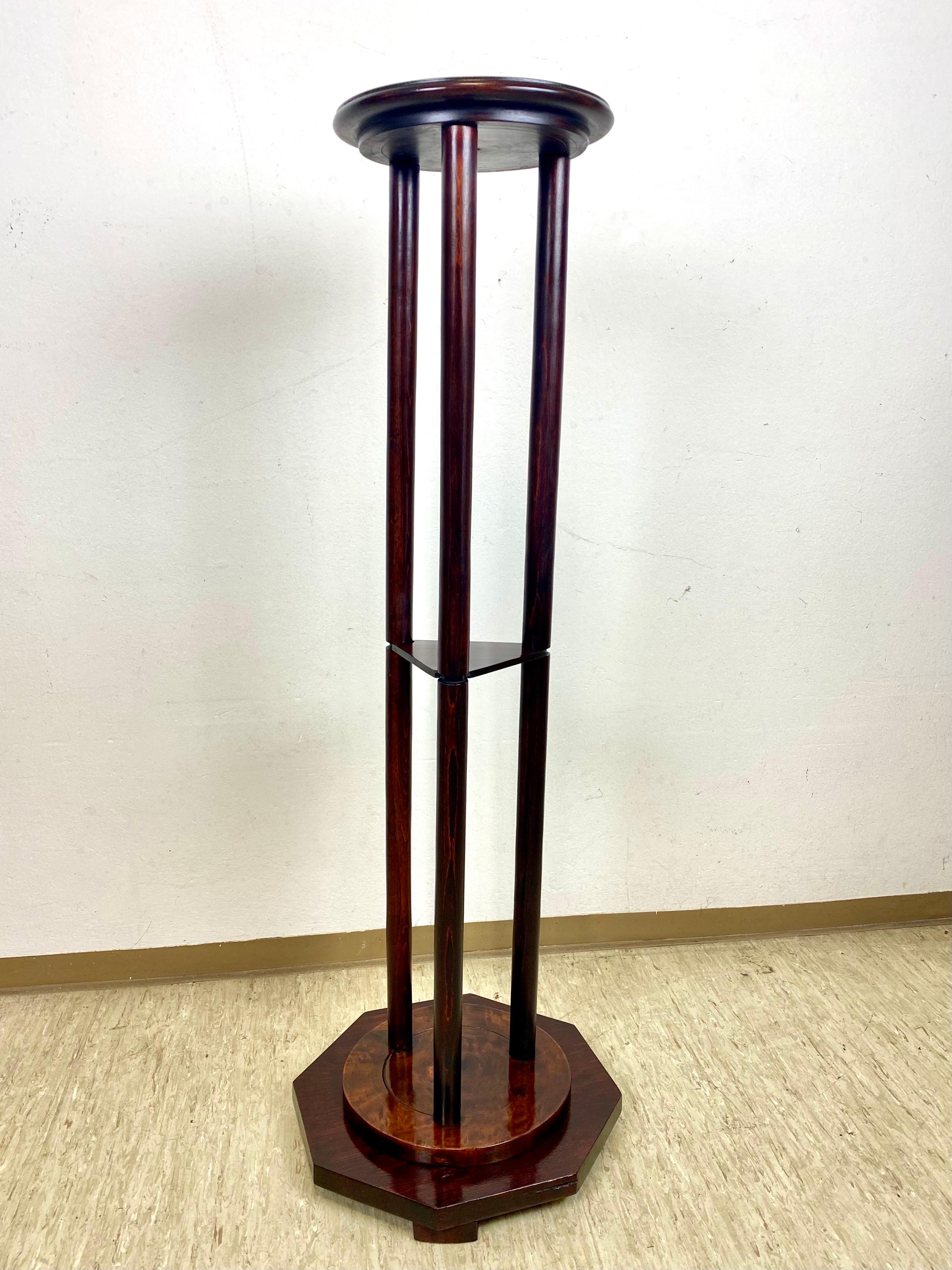 Art Nouveau Bentwood Pedestal Mahogany Look, Austria, circa 1900 In Good Condition For Sale In Lichtenberg, AT