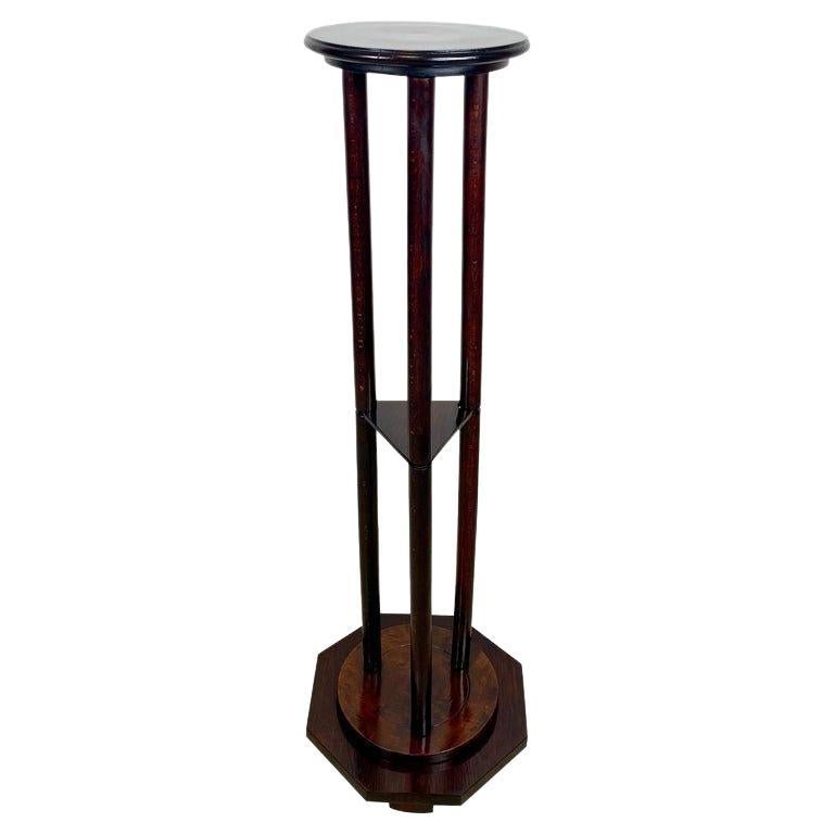 Pedestal Art Nouveau de madera curvada con aspecto de caoba, Austria, hacia 1900