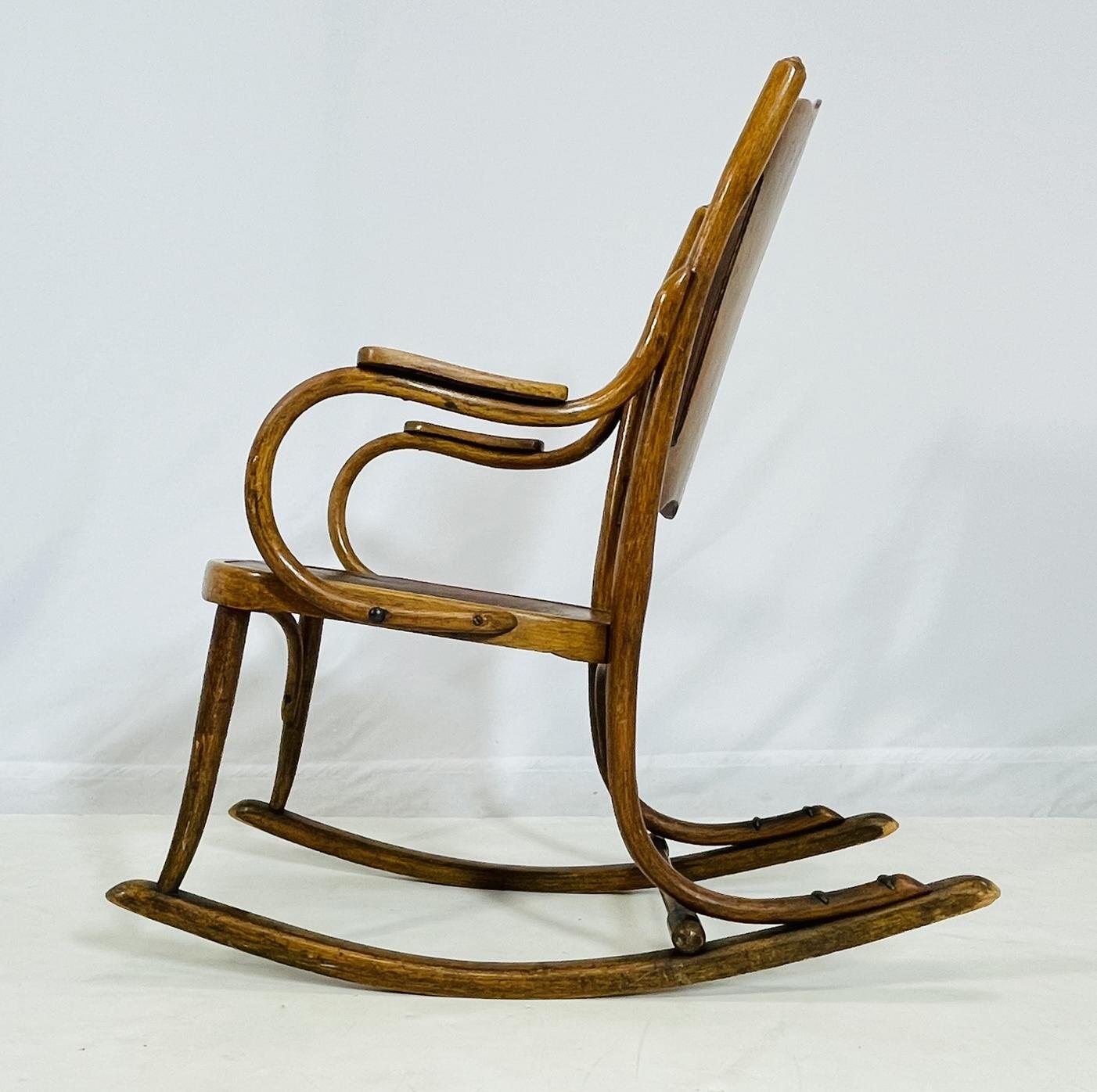 Art Nouveau Bentwood Rocking Chair by Jacob & Josef Kohn, Wien. Austria 1911 In Good Condition For Sale In Los Angeles, CA