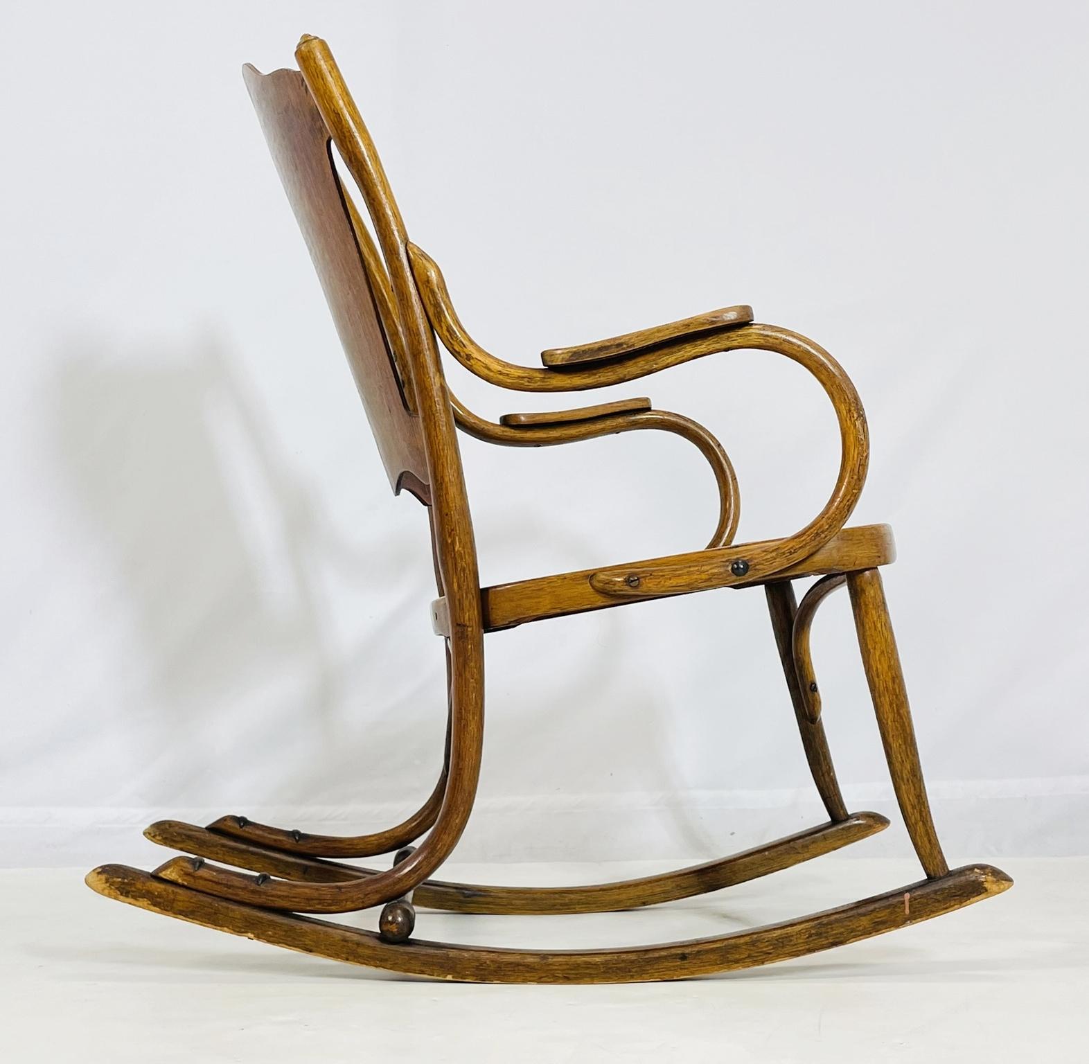 Art Nouveau Bentwood Rocking Chair by Jacob & Josef Kohn, Wien. Austria 1911 For Sale 2