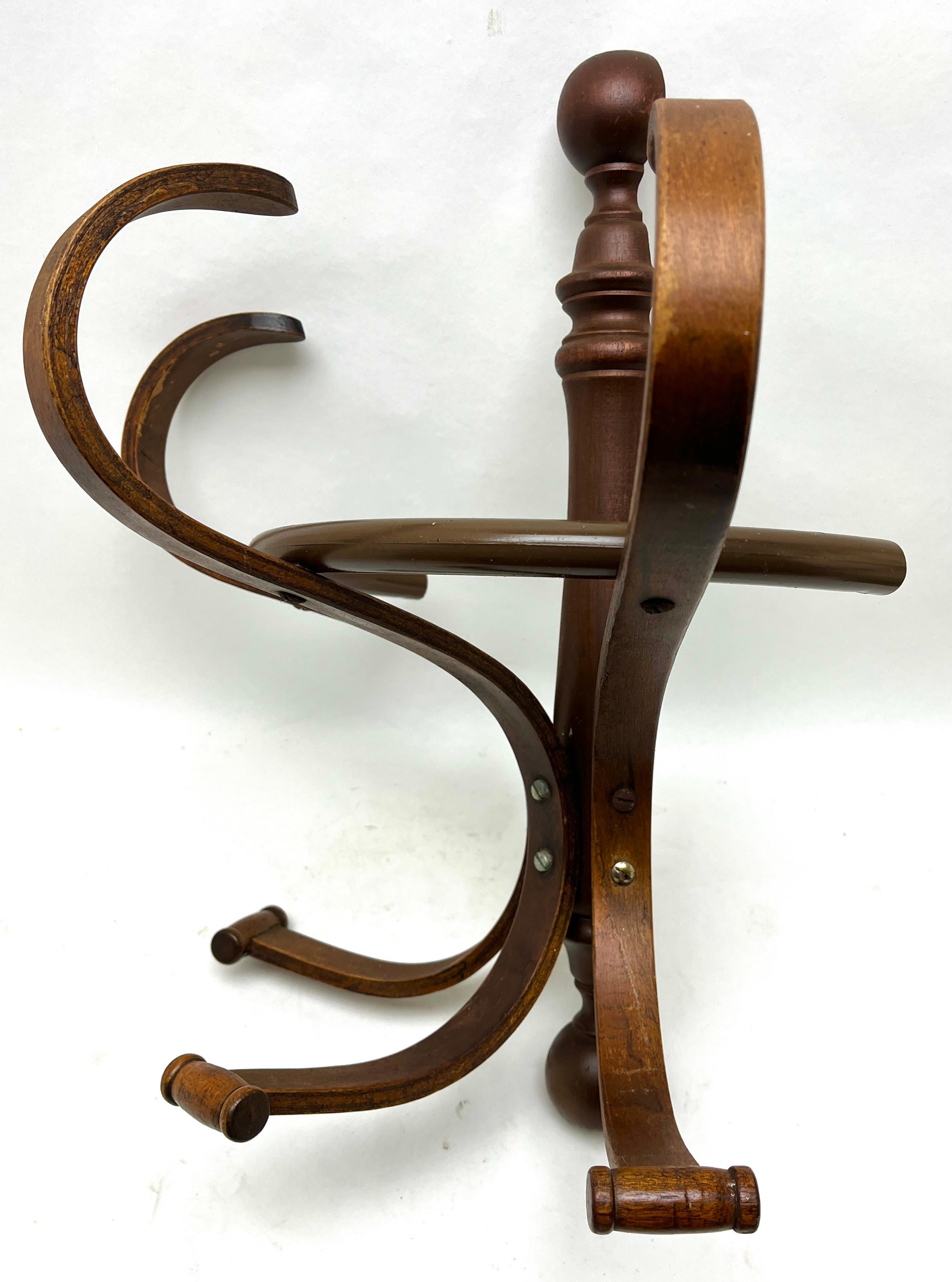Art Nouveau Bentwood Wall Coat Rack Attributed to Thonet, Vienna, 1910s 4