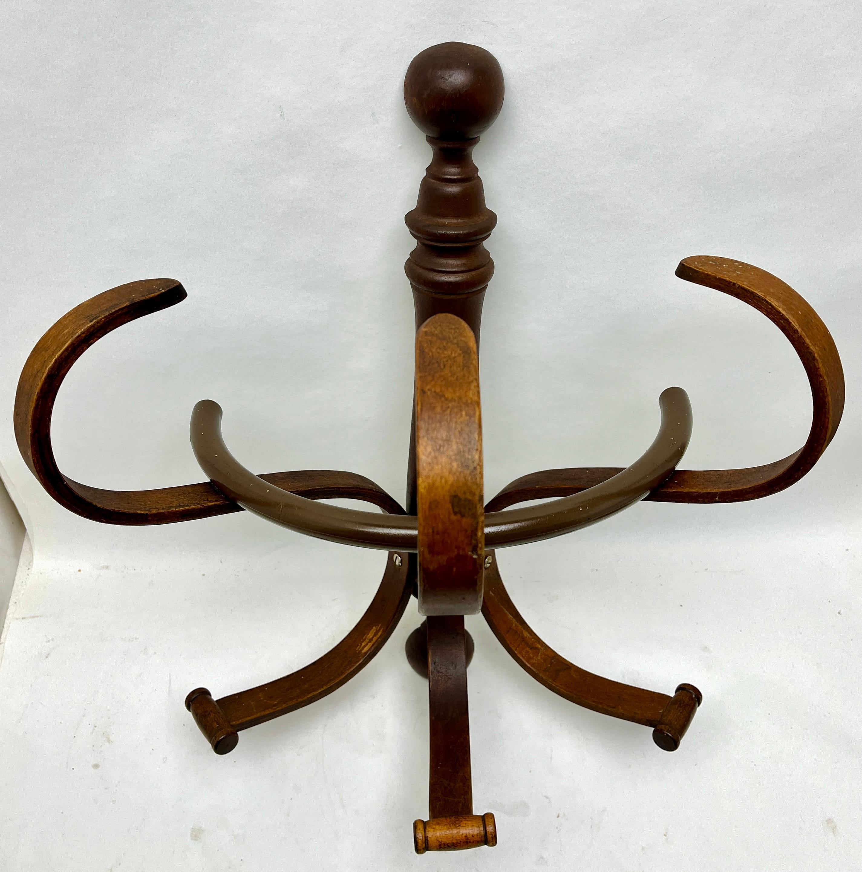 Art Nouveau Bentwood Wall Coat Rack Attributed to Thonet, Vienna, 1910s 5