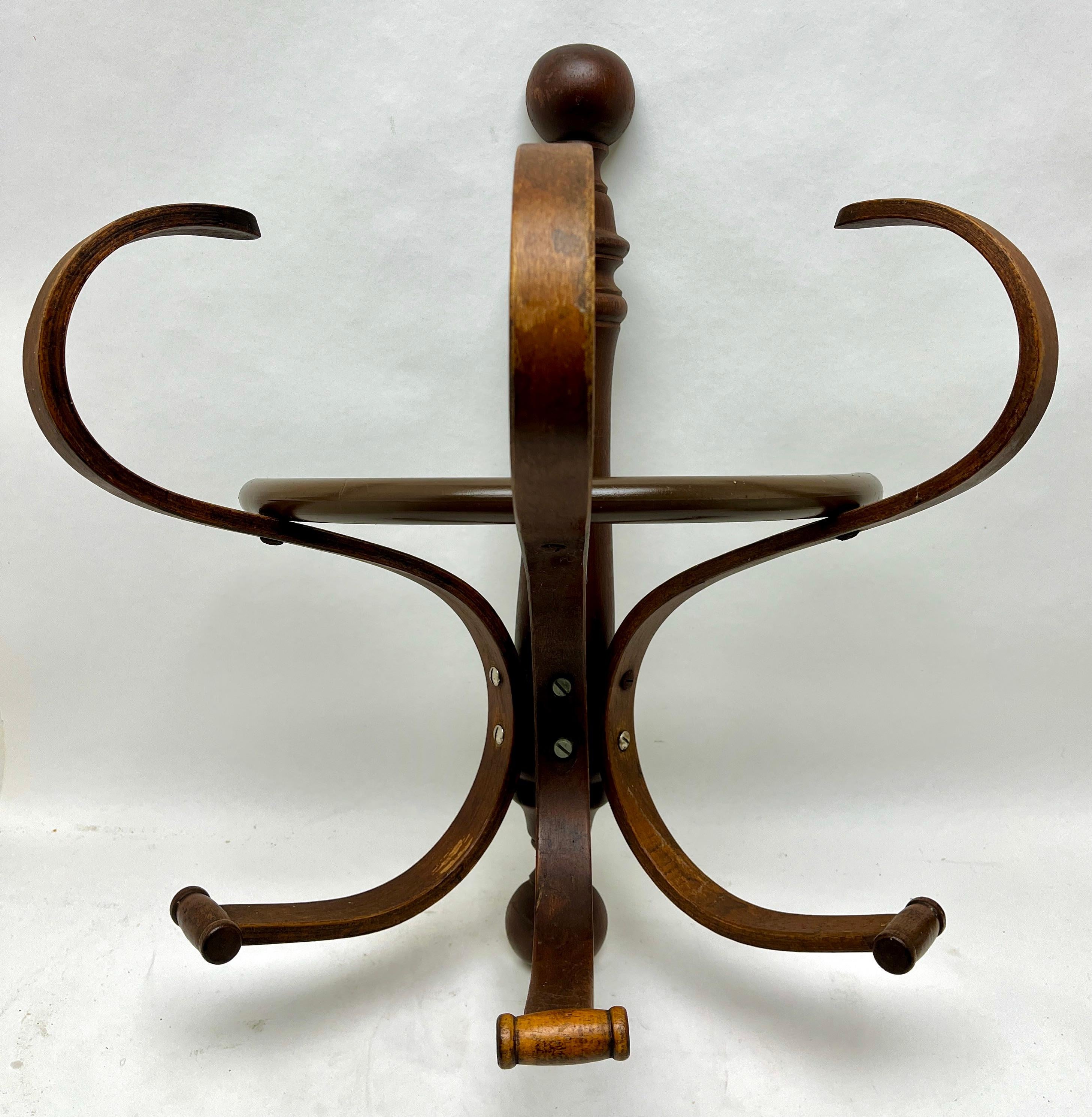Art Nouveau Bentwood Wall Coat Rack Attributed to Thonet, Vienna, 1910s 1