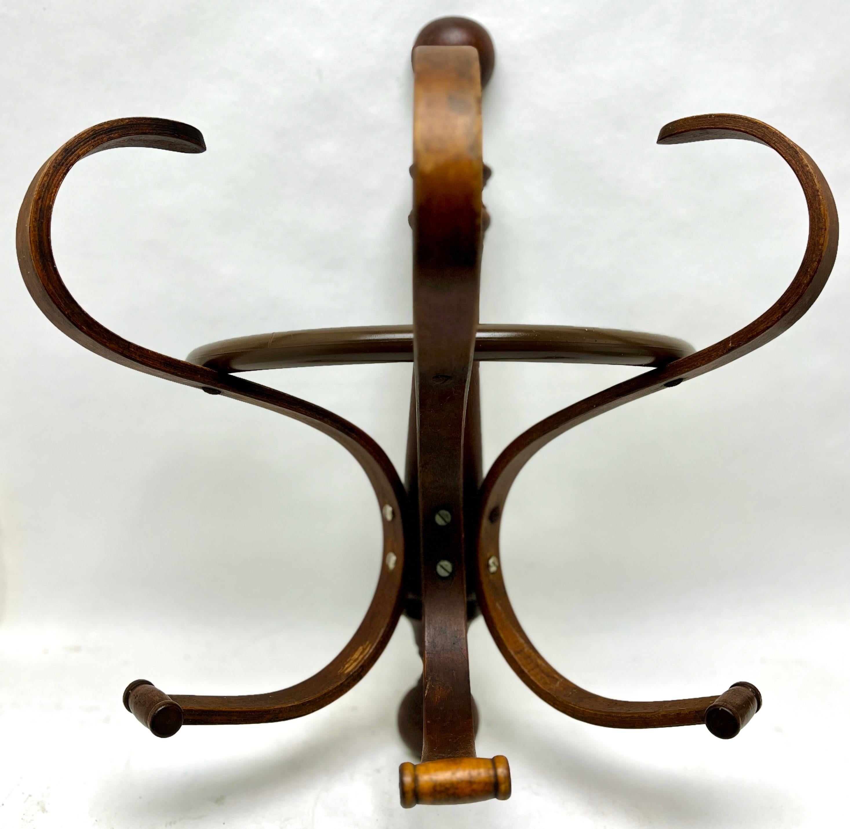 Art Nouveau Bentwood Wall Coat Rack Attributed to Thonet, Vienna, 1910s 3
