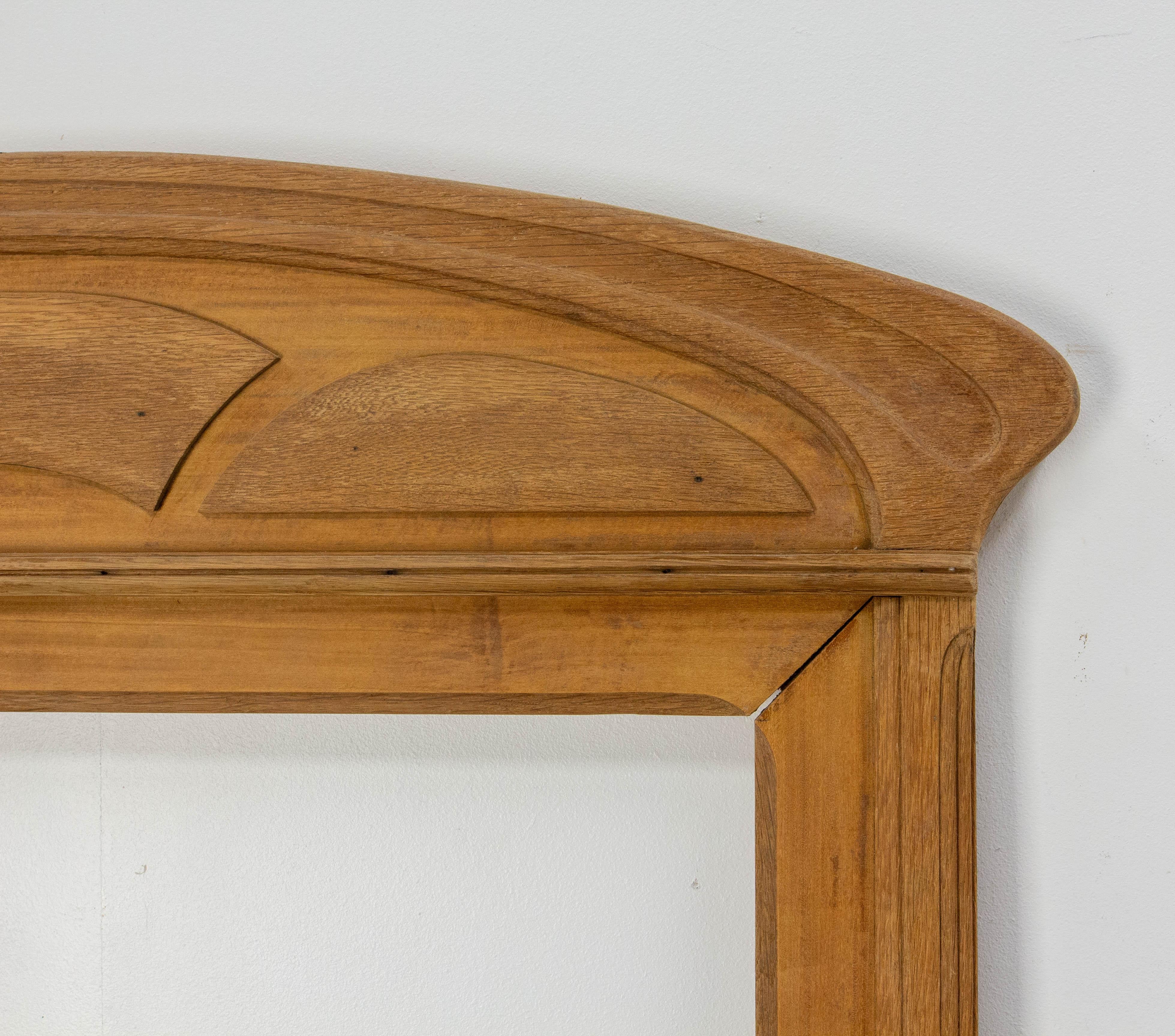 Gran marco Art Nouveau de teca para espejo o cuadro de repisa de chimenea, hacia 1920 Madera en venta