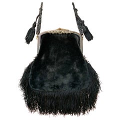 Bolso Art Nouveau de terciopelo de seda negro y flecos con correa trenzada y borlas