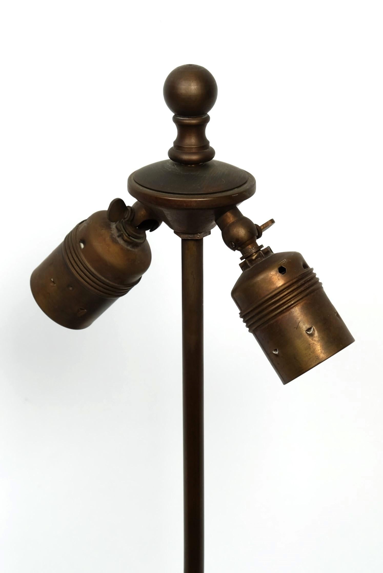 Art Nouveau Lampe de table en terre cuite noire Décor floral par L. Hjorth, Danemark années 1920 en vente 5