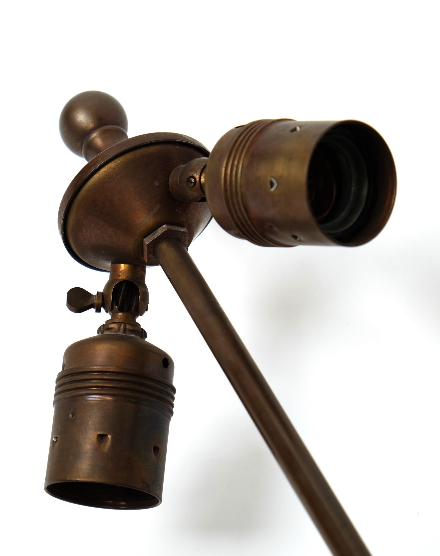Art Nouveau Lampe de table en terre cuite noire Décor floral par L. Hjorth, Danemark années 1920 en vente 13
