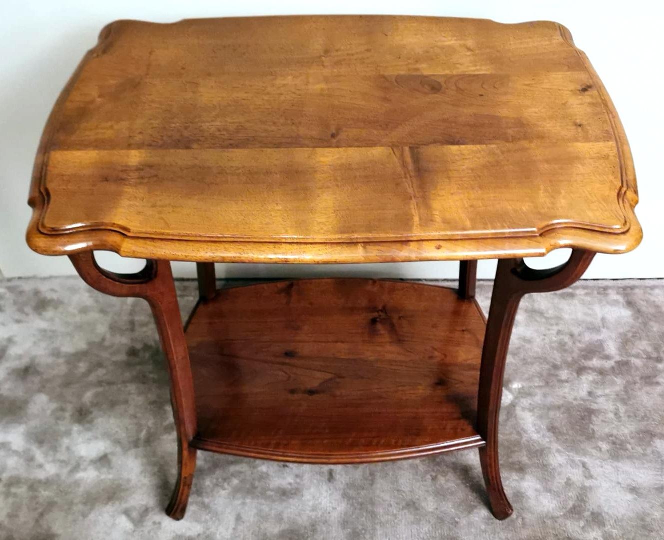 Art Nouveau Blond Walnut French Coffee Table In Good Condition In Prato, Tuscany