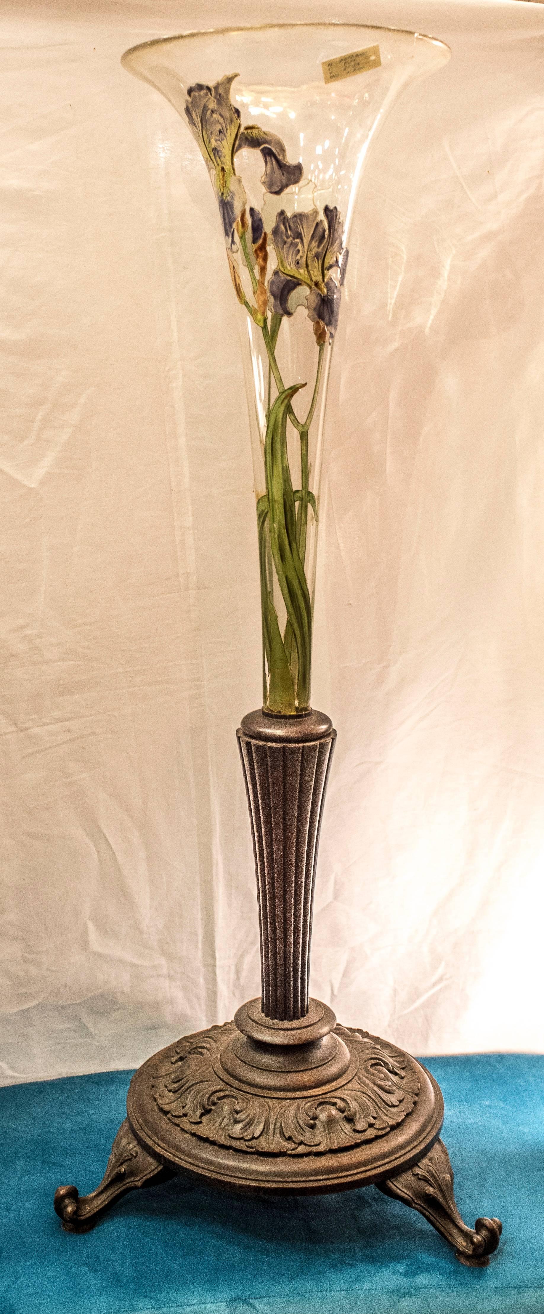Stunning French Art Nouveau vase in blown glass, painted with iris flower. Based in carved oakwood, with 4 feet. In a perfect condition.