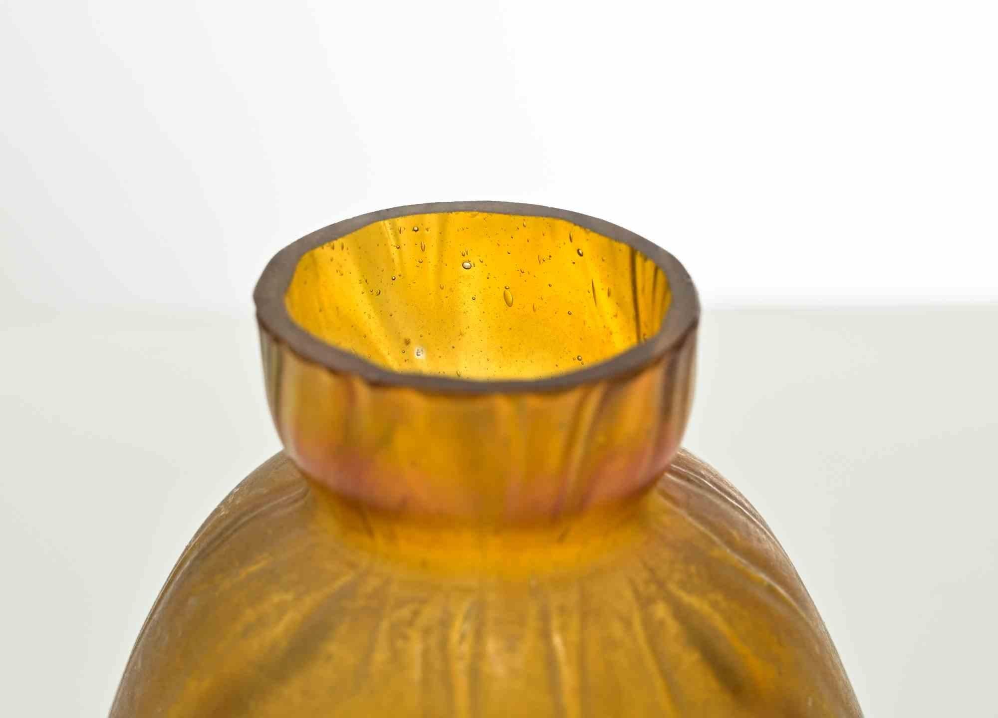Vaso in stile Art Nouveau bohemien di colore arancione cangiante, realizzato all'inizio del XX secolo.

Condizioni eccellenti.
