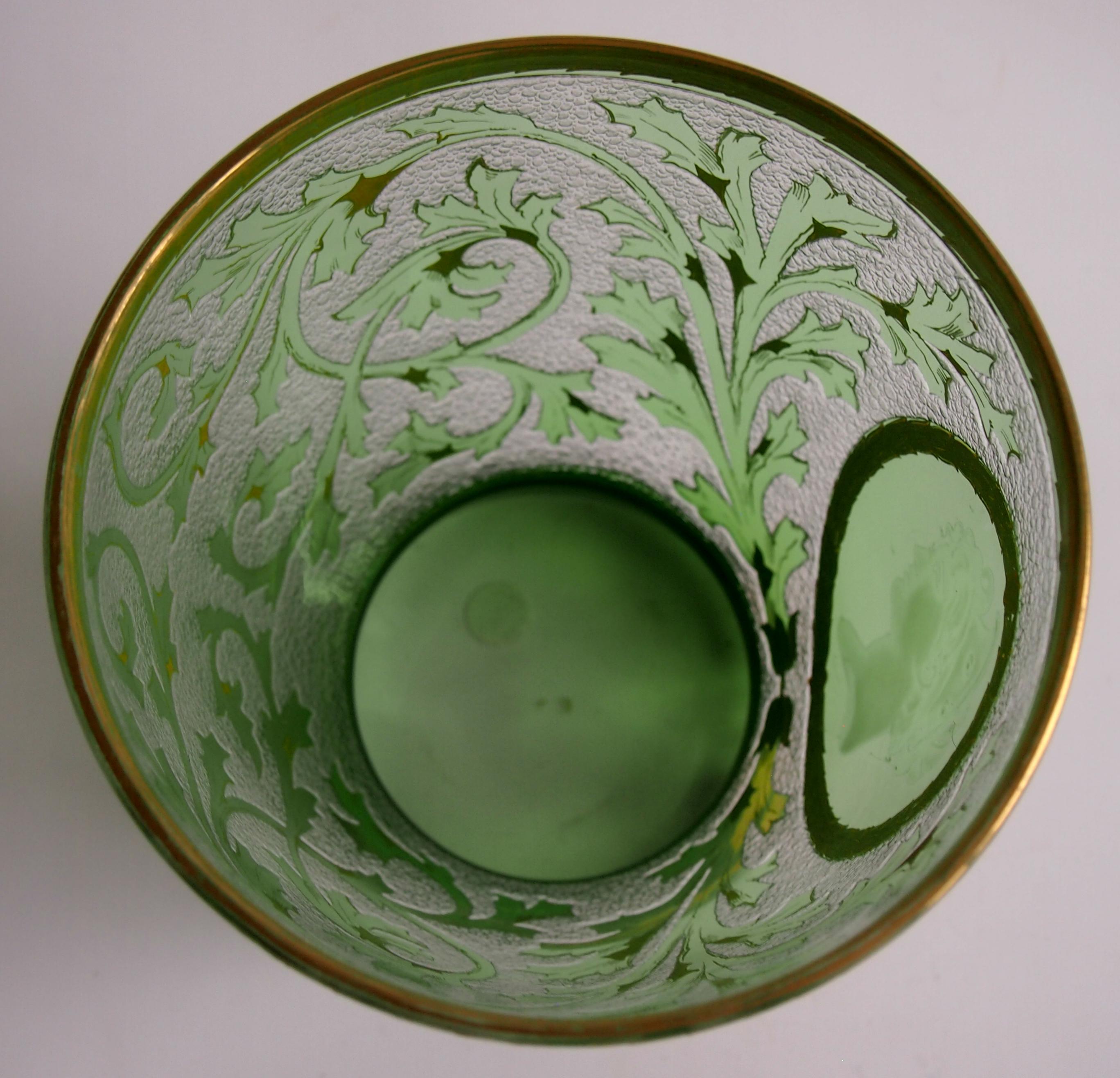 Fin du XIXe siècle Vase en verre camée Art Nouveau de BohèmeHelmet de Riedel en vente
